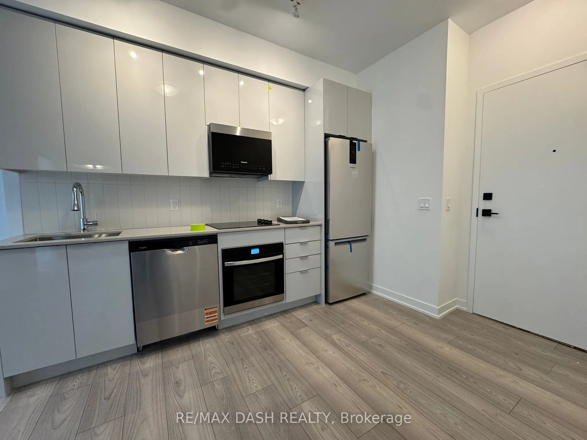 10 Abeja Street, #819