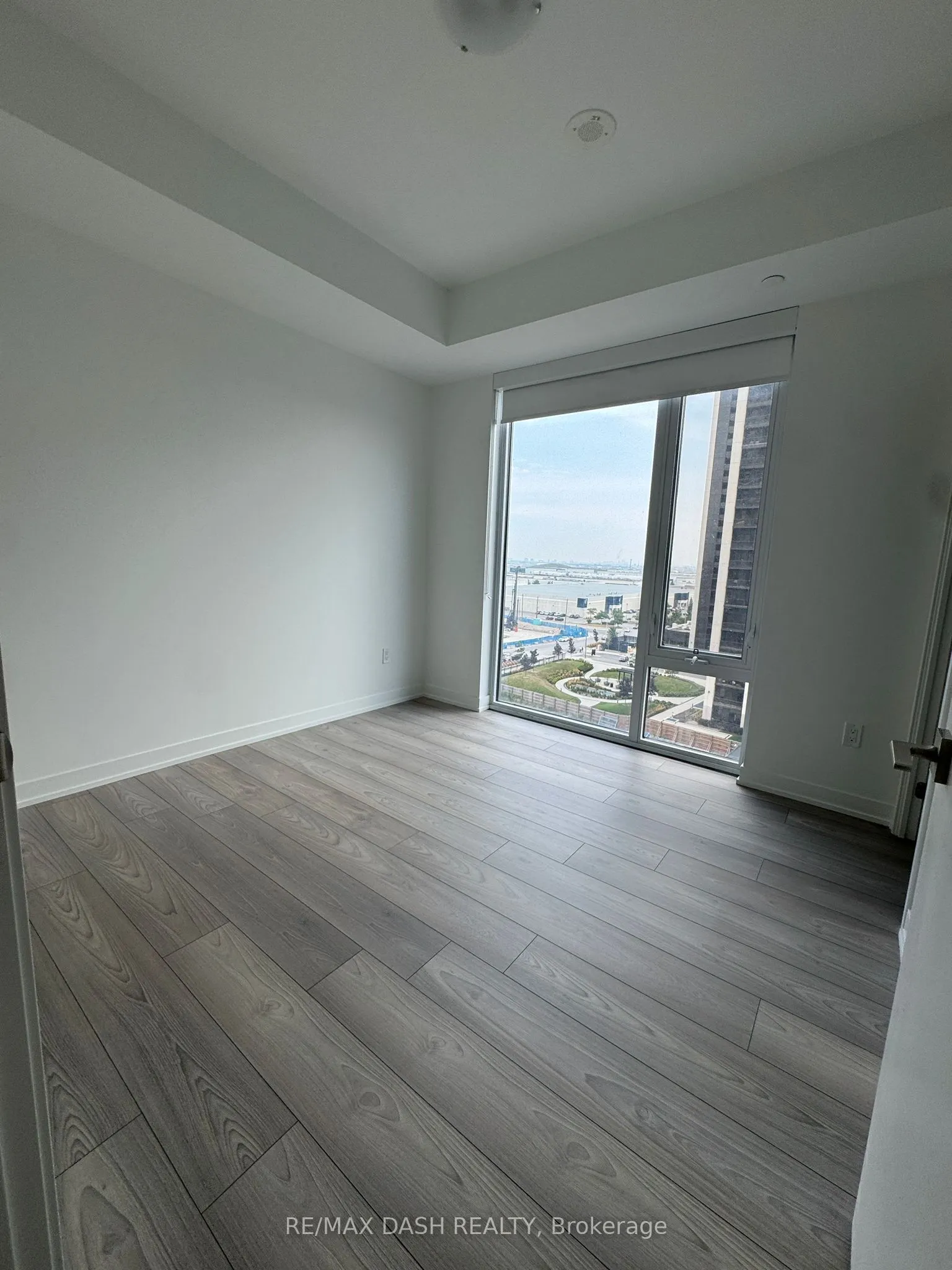 10 Abeja Street, #819