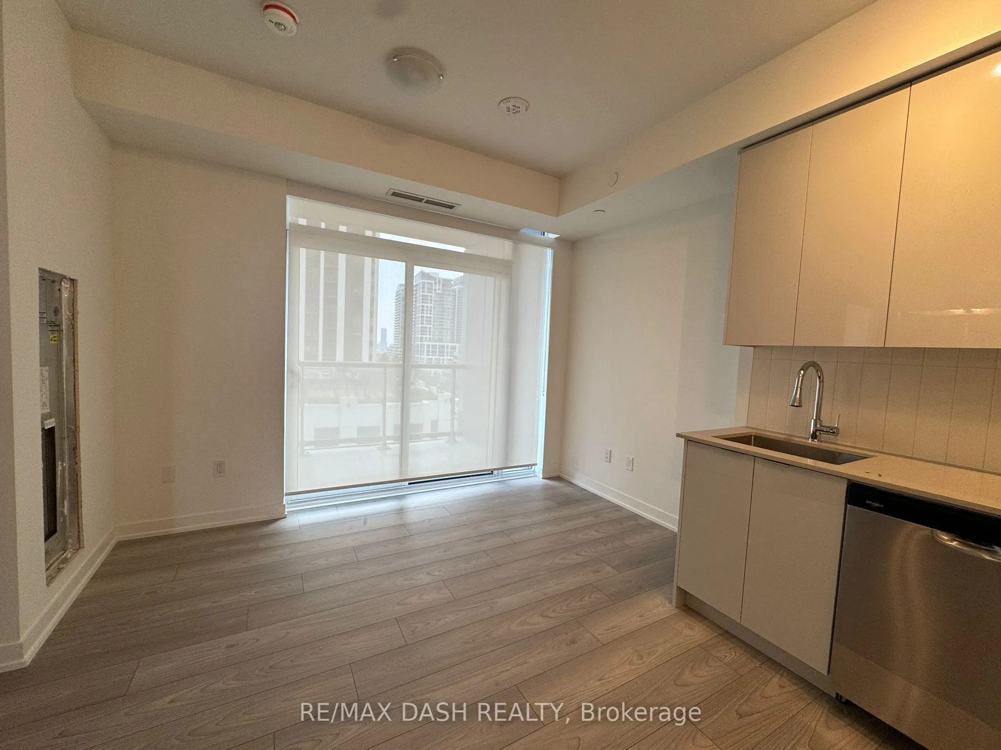 10 Abeja Street, #819