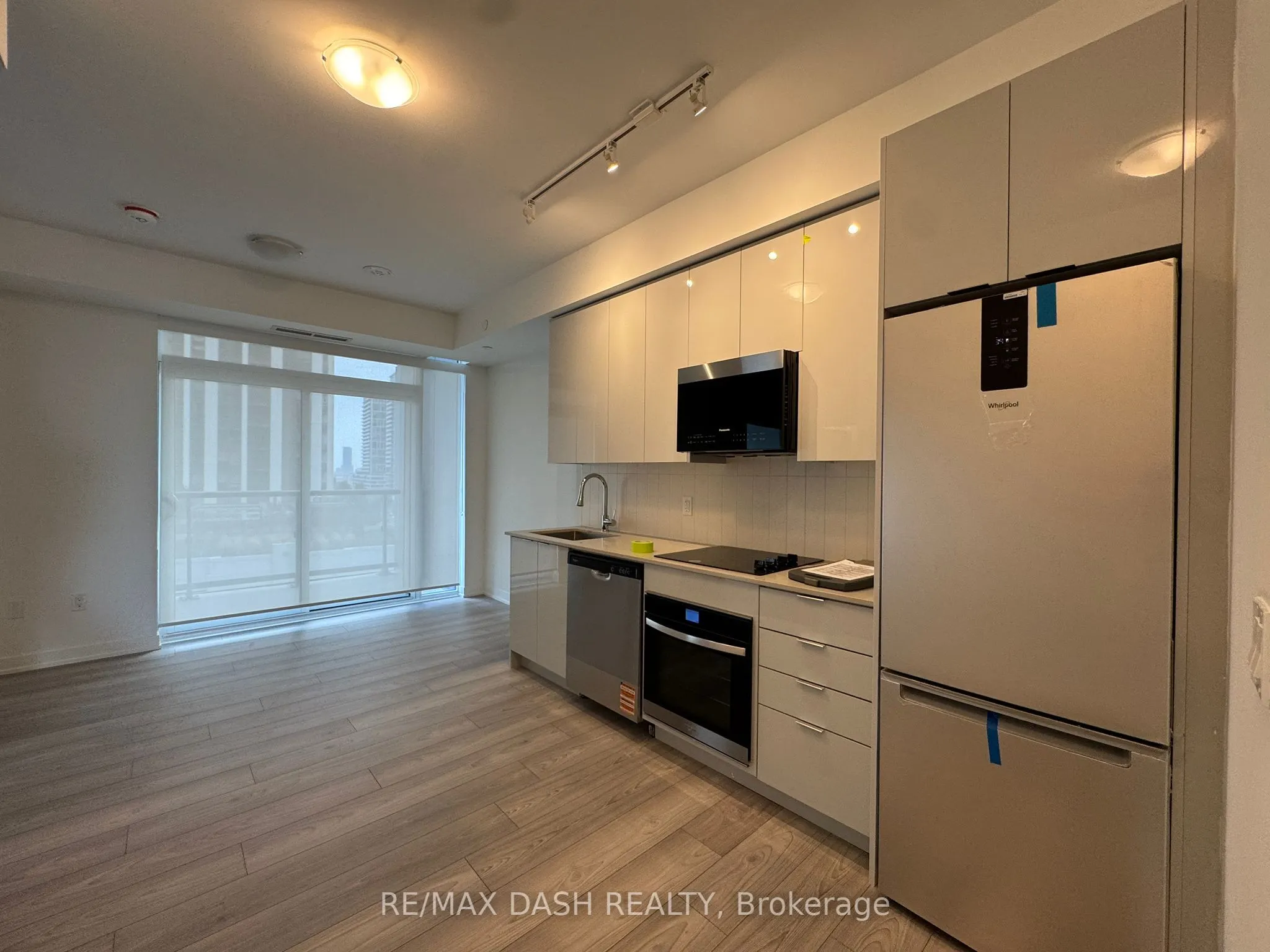 10 Abeja Street, #819