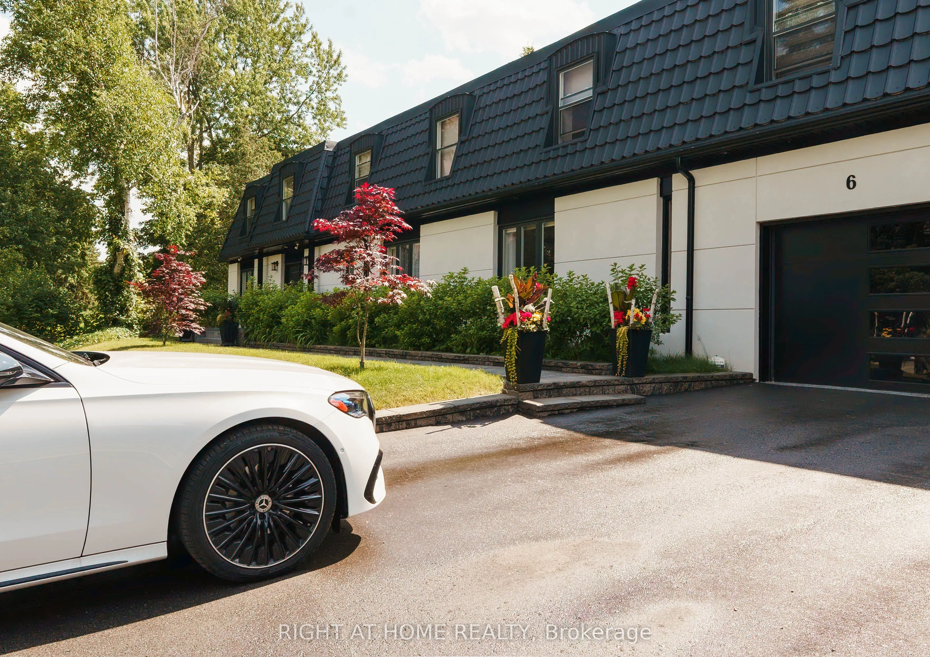 6 Ladyslipper Court