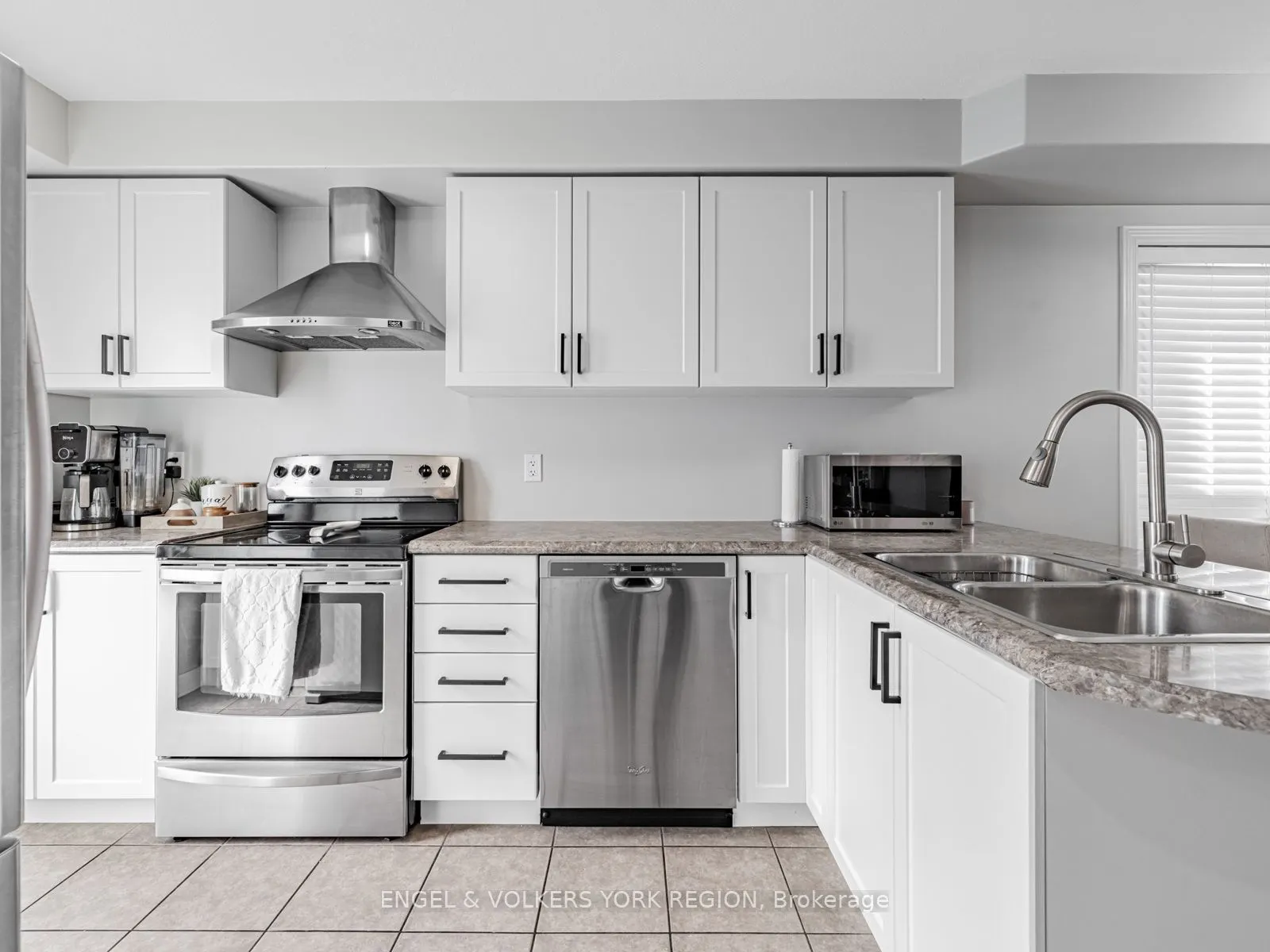 176 Banting Crescent