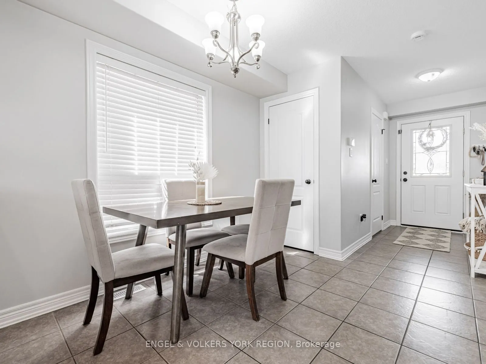 176 Banting Crescent