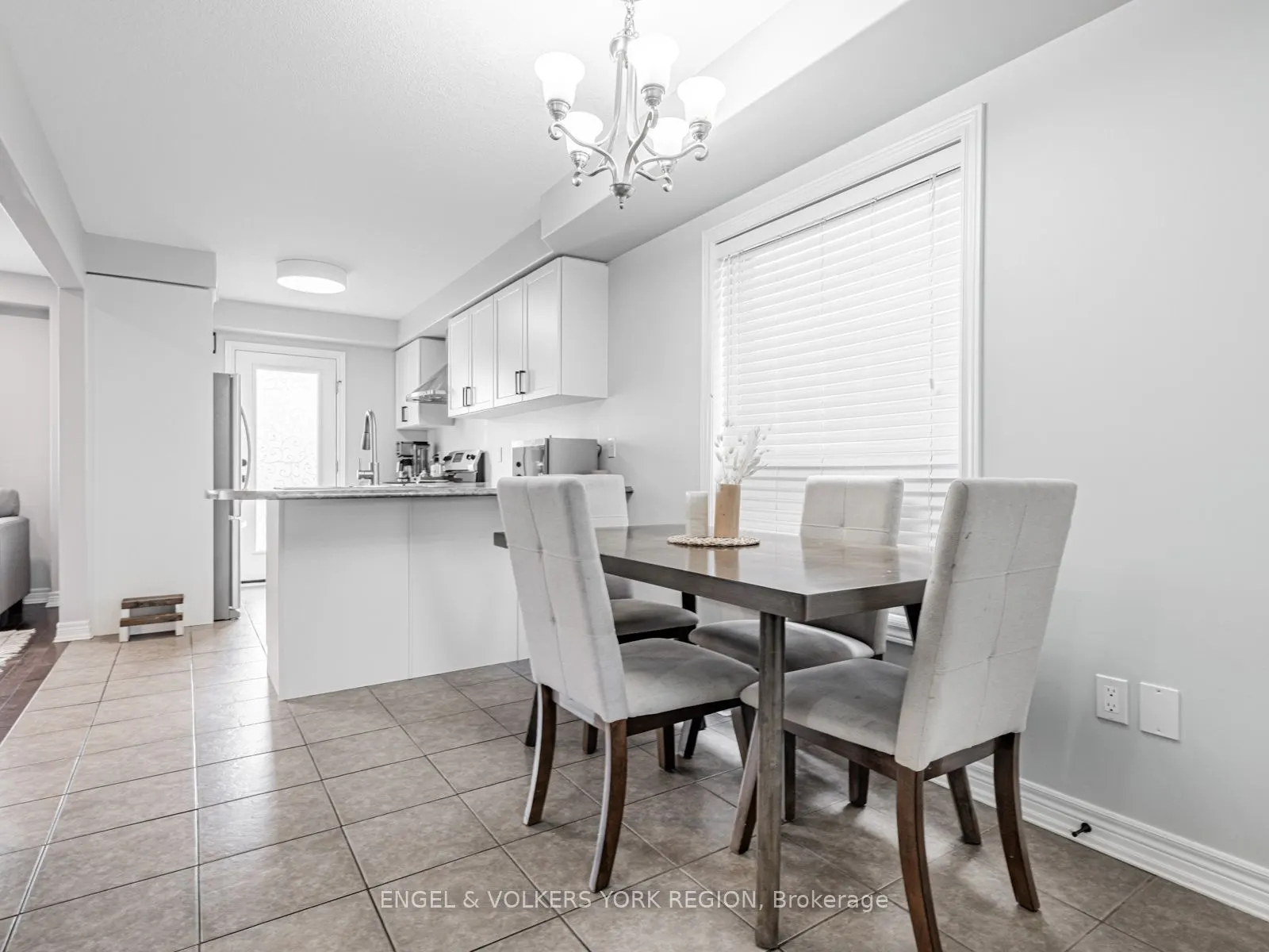 176 Banting Crescent
