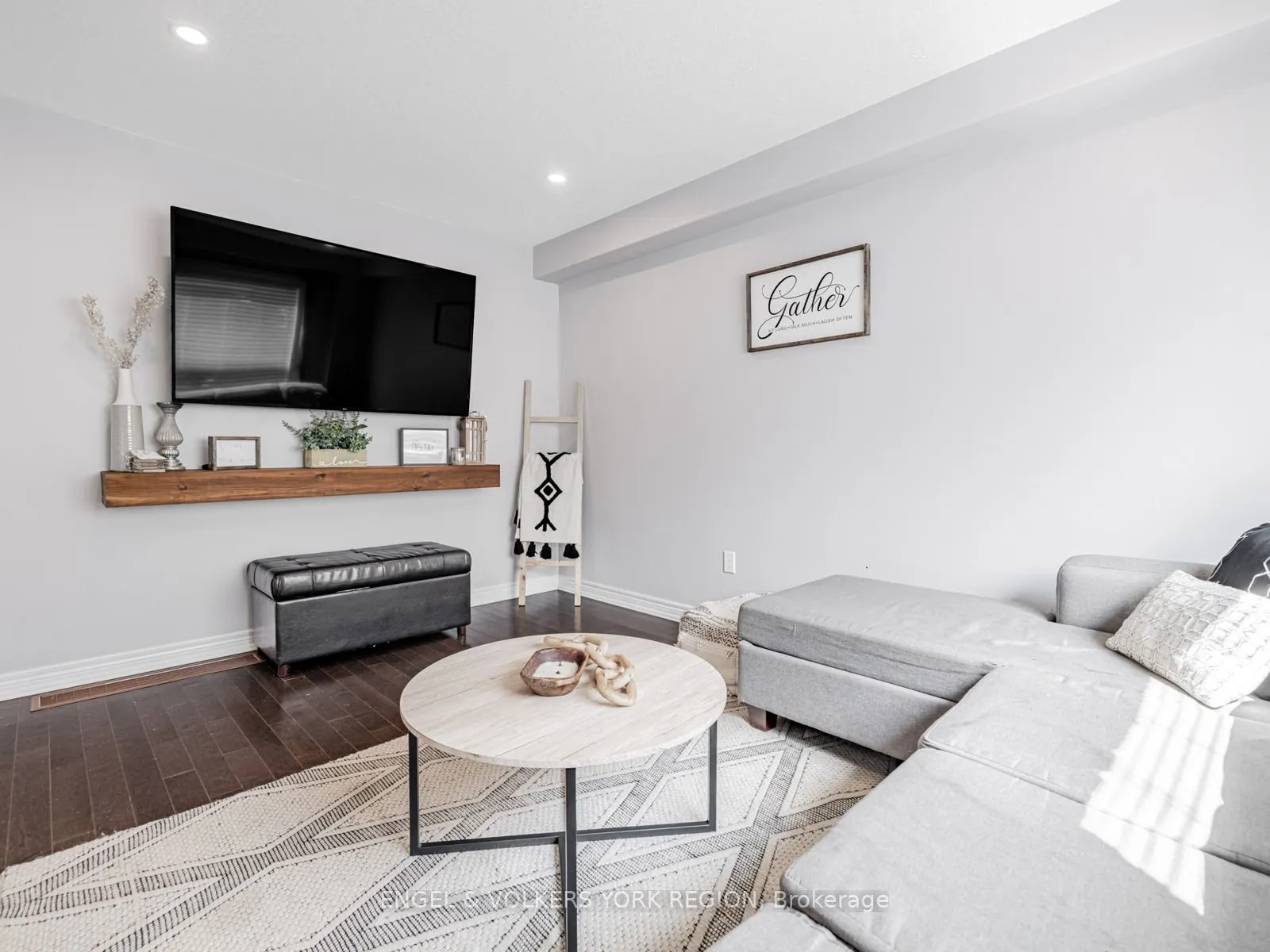 176 Banting Crescent