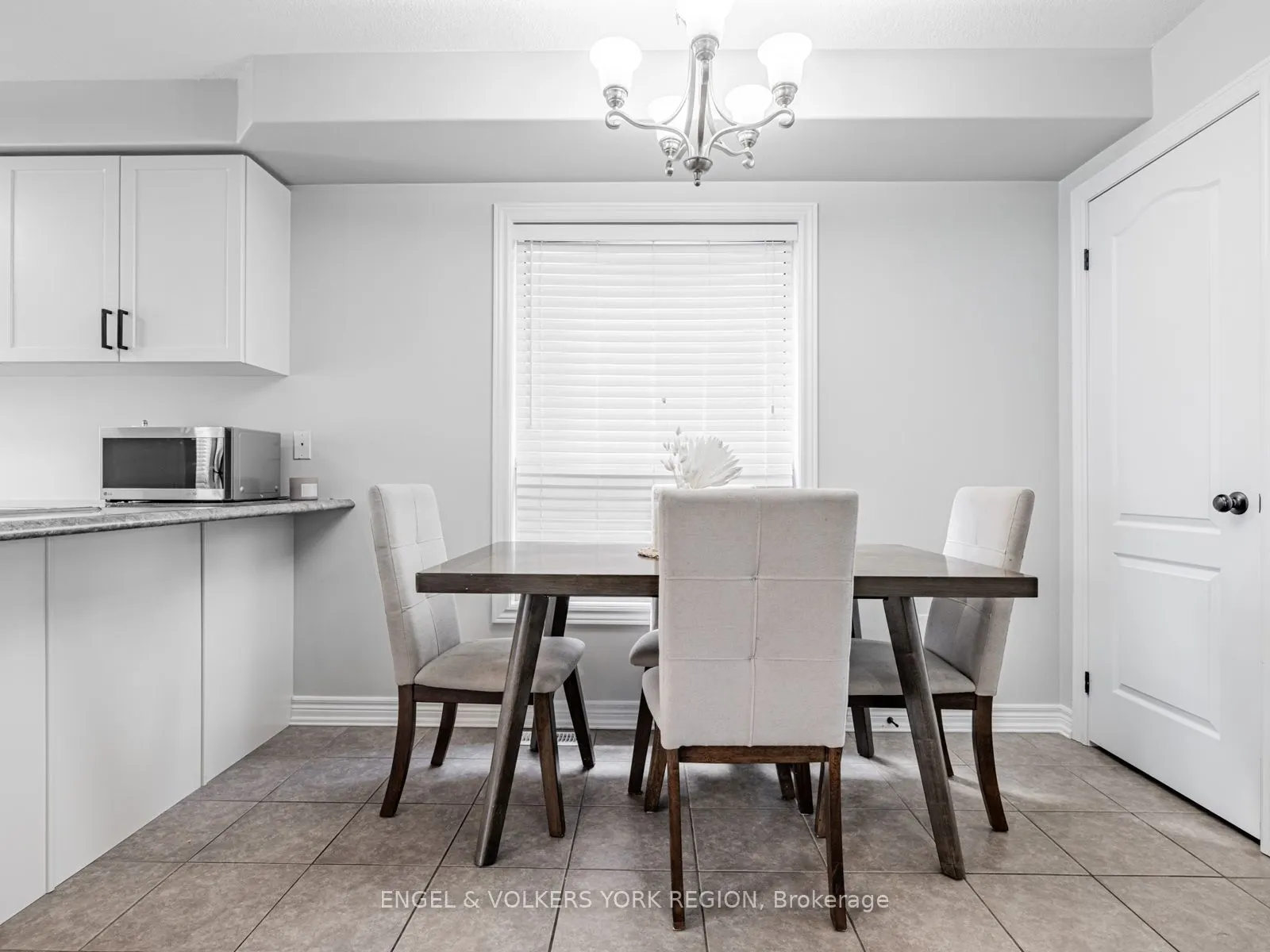 176 Banting Crescent