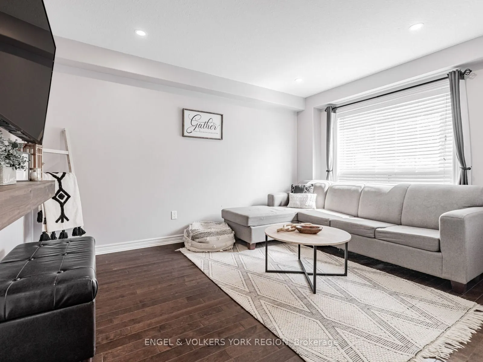 176 Banting Crescent