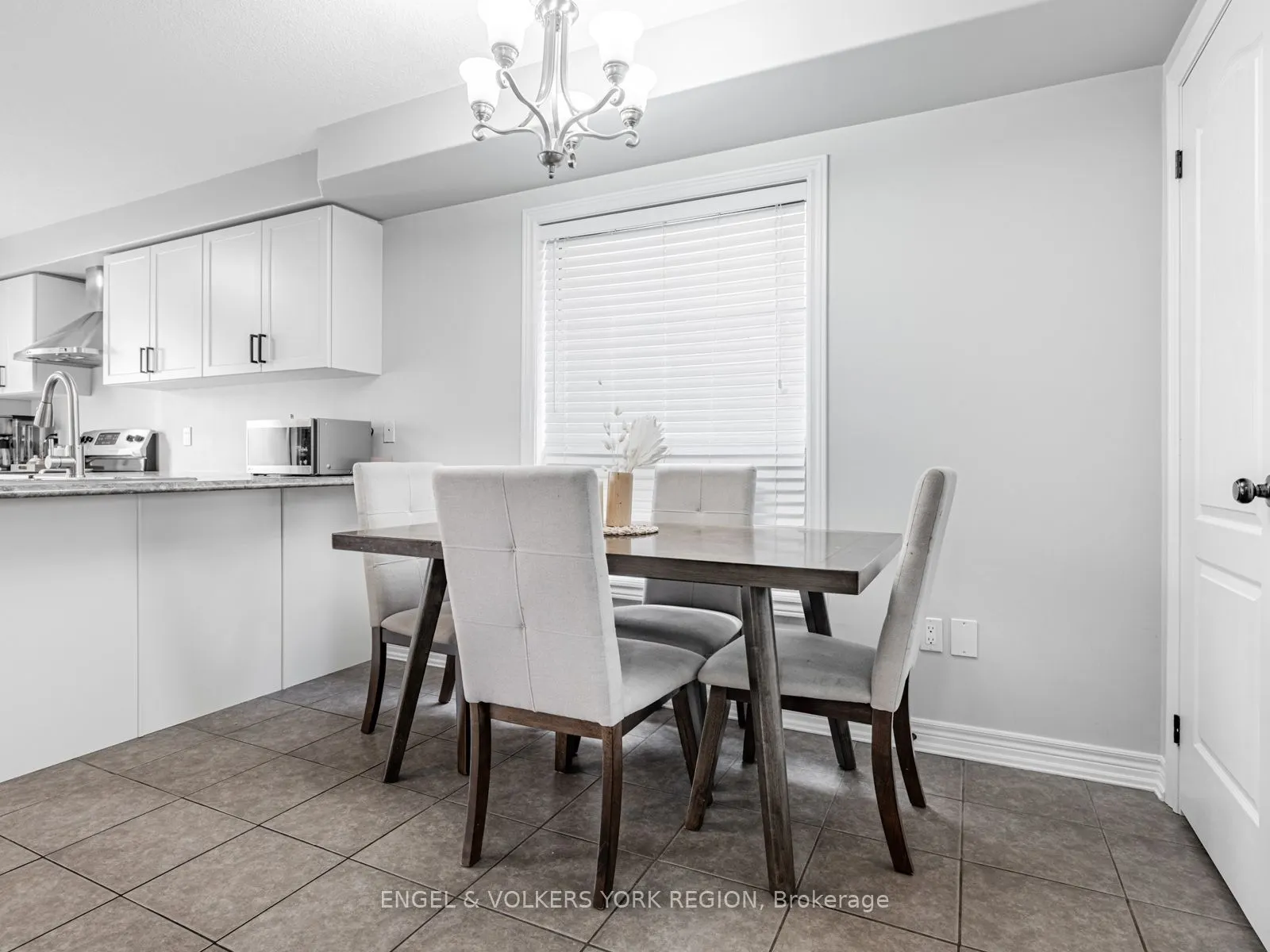 176 Banting Crescent