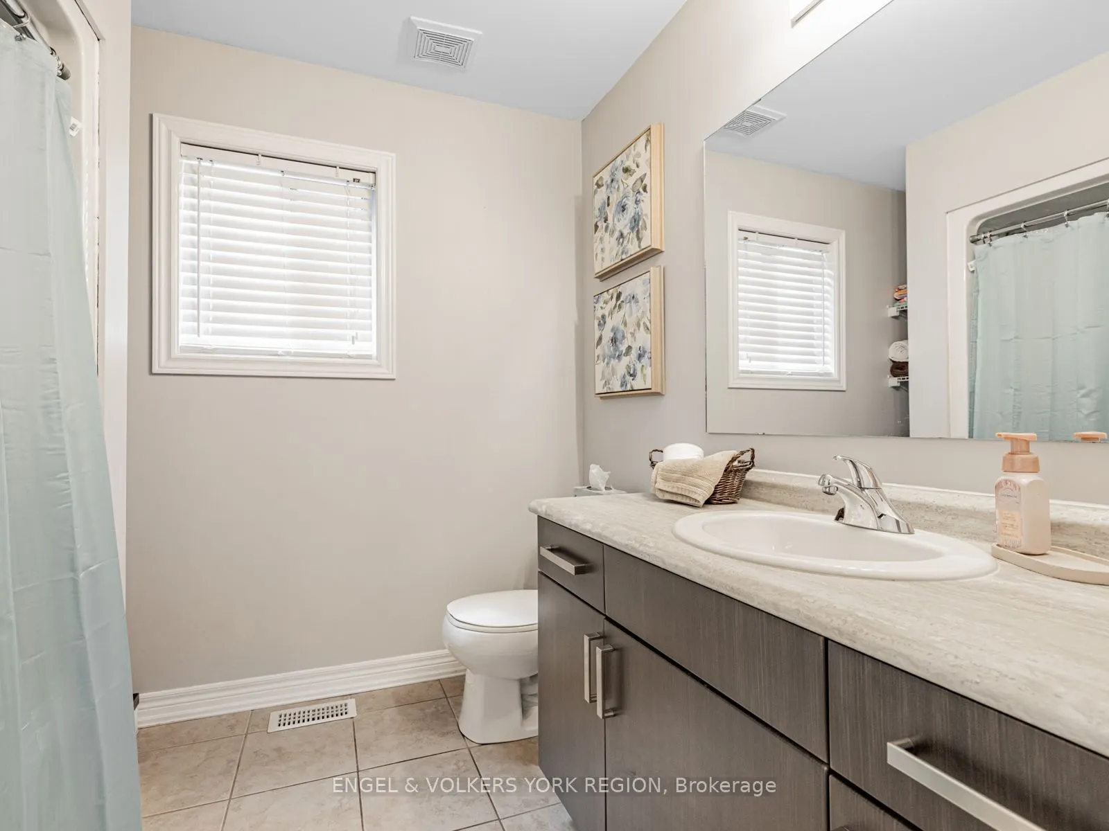 176 Banting Crescent