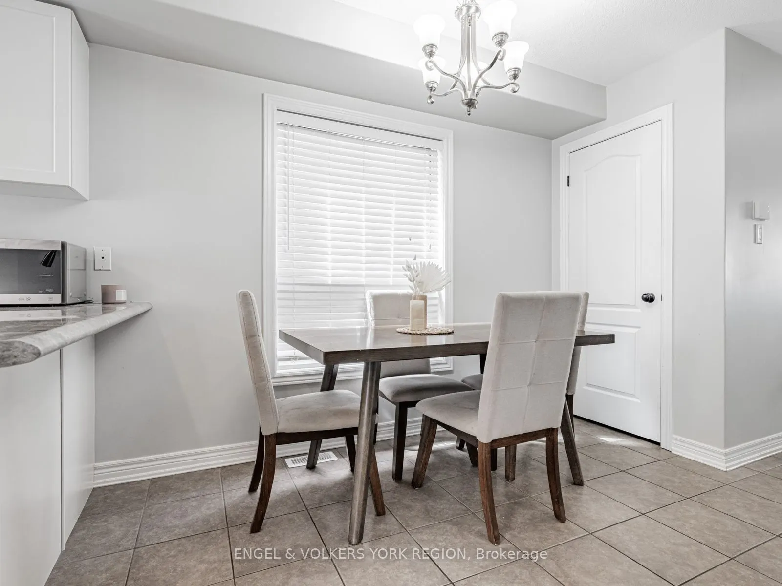 176 Banting Crescent
