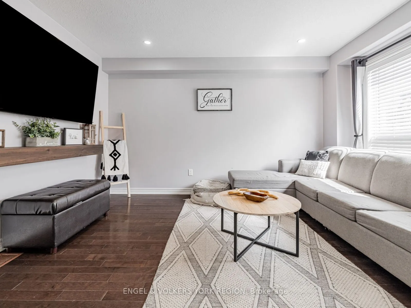 176 Banting Crescent