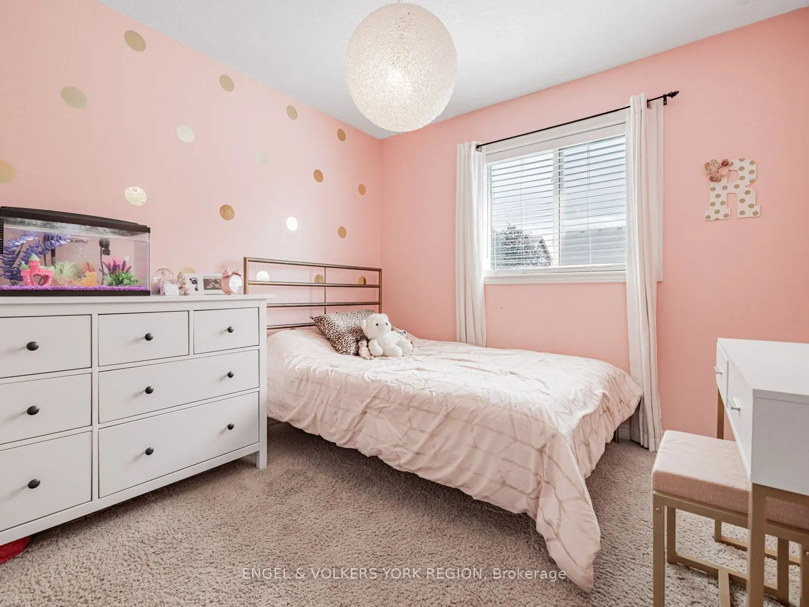 176 Banting Crescent