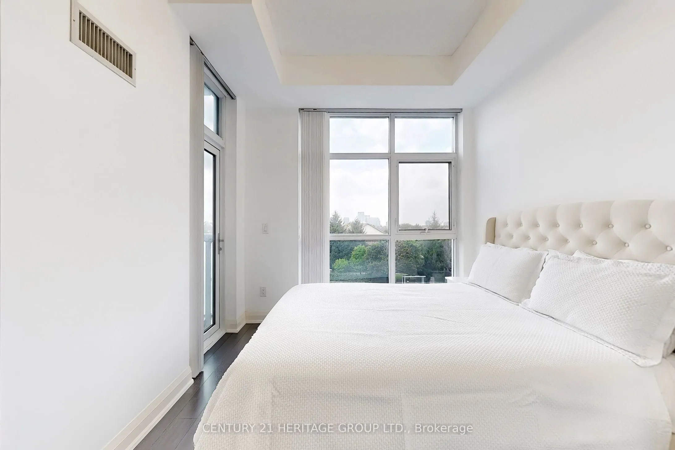 8763 Bayview Avenue, #322