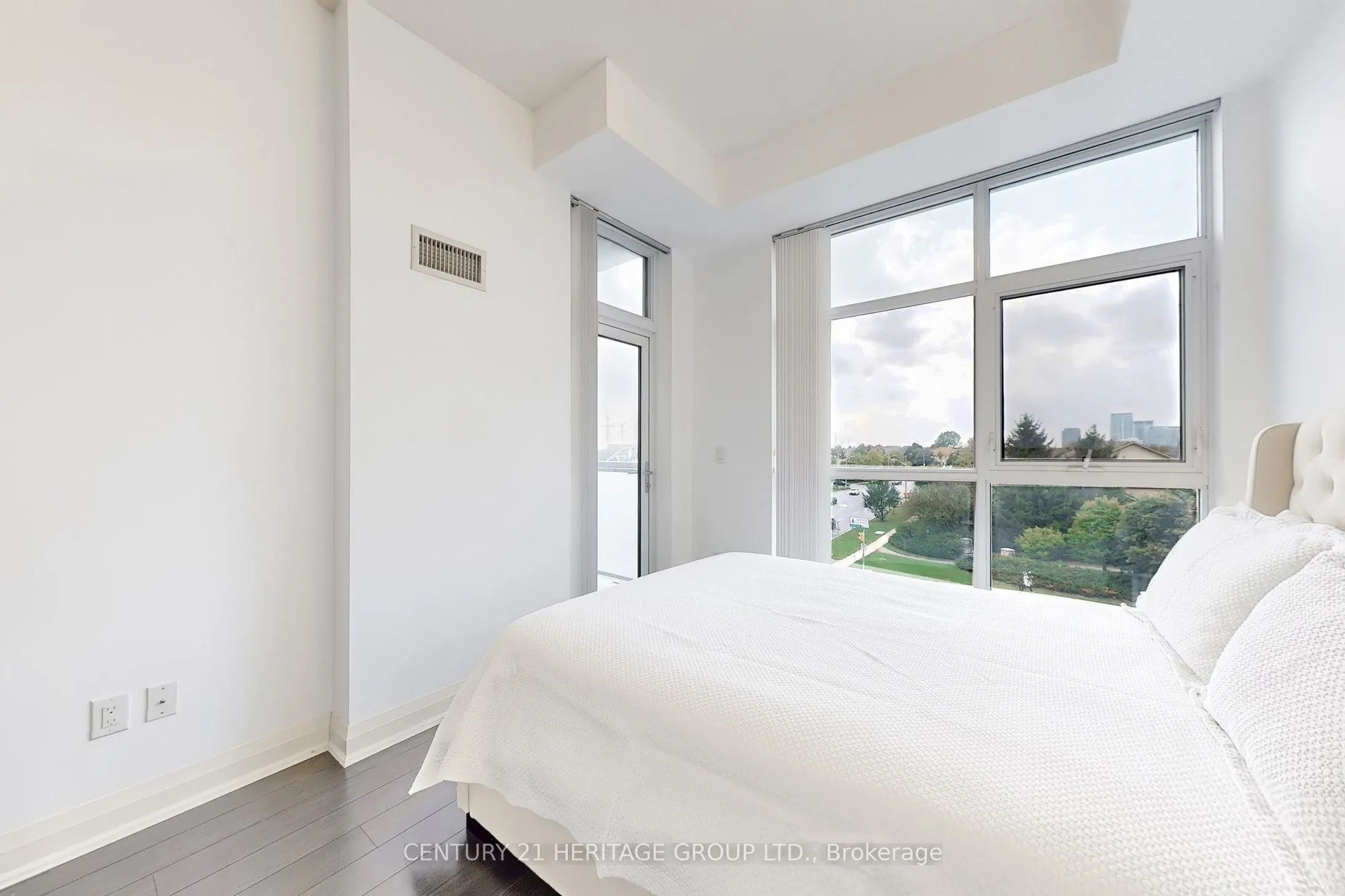 8763 Bayview Avenue, #322