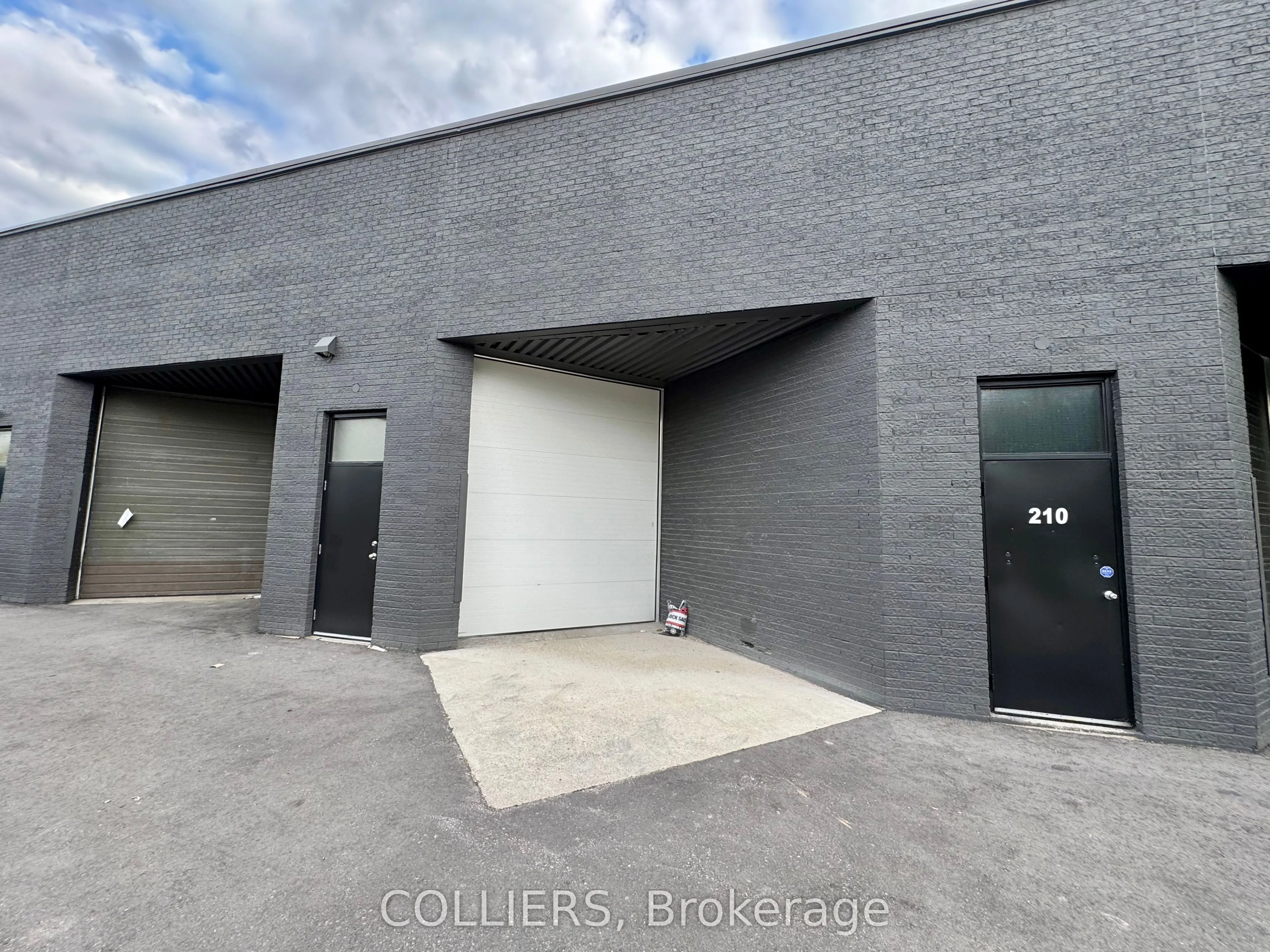 2600 John Street, #211