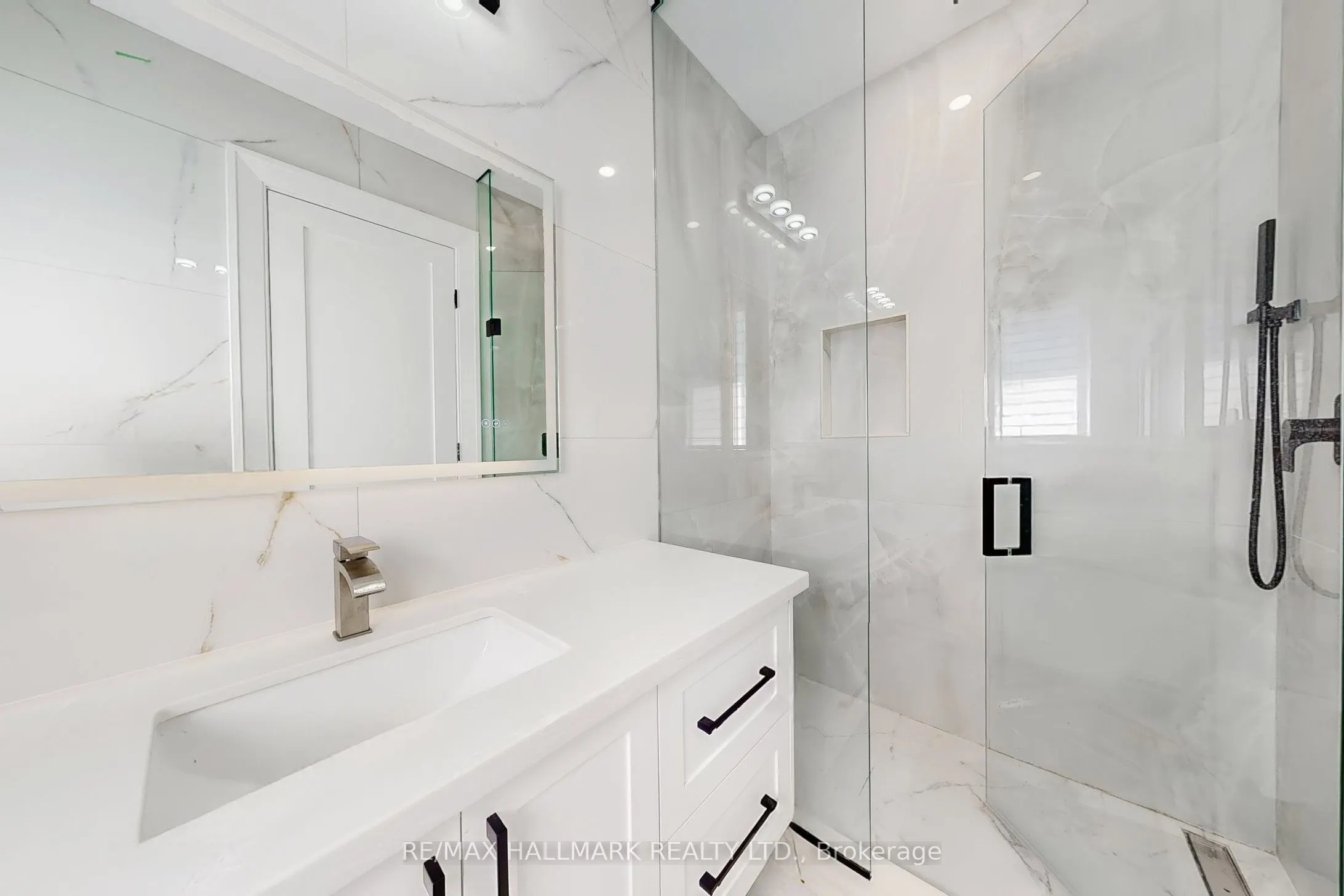 12 Sunbay Court
