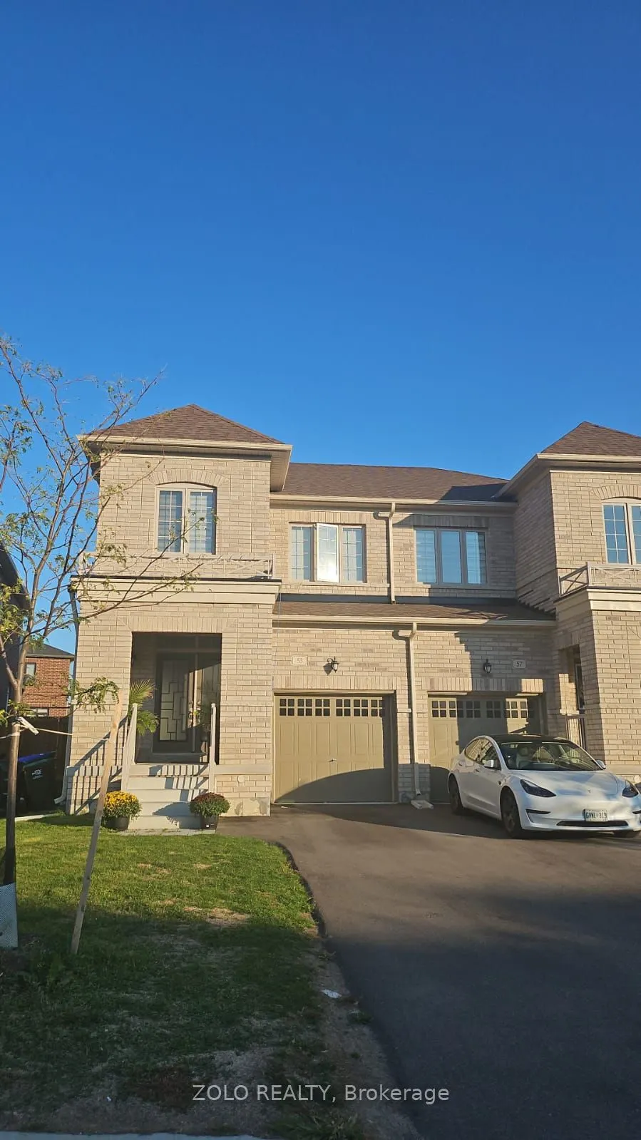 53 Ferragine Crescent