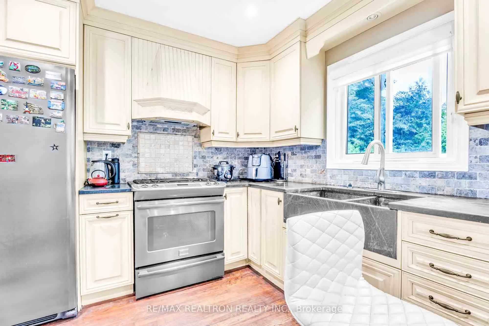 111 Devins Drive