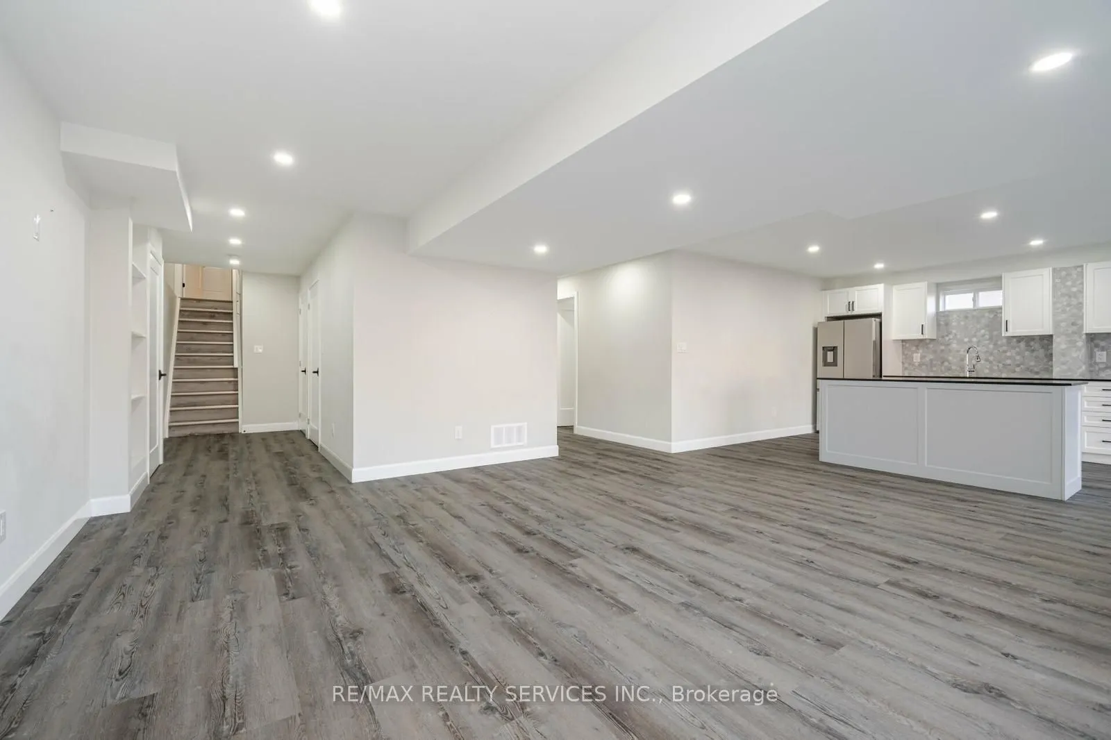 7 Byblos Court