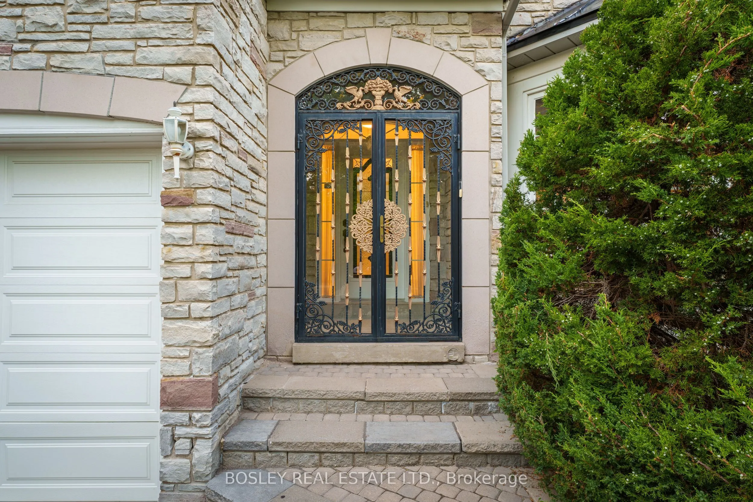 82 Woodstone Avenue