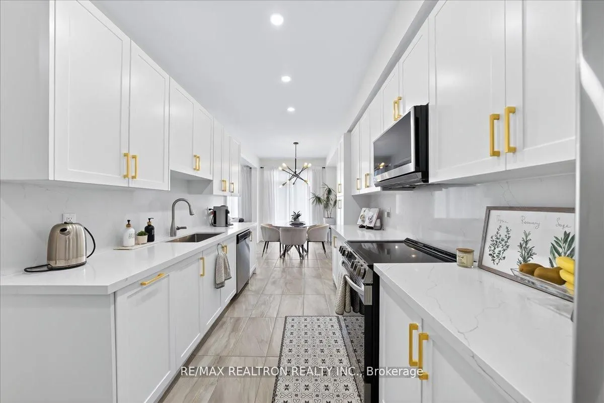 84 Ferragine Crescent