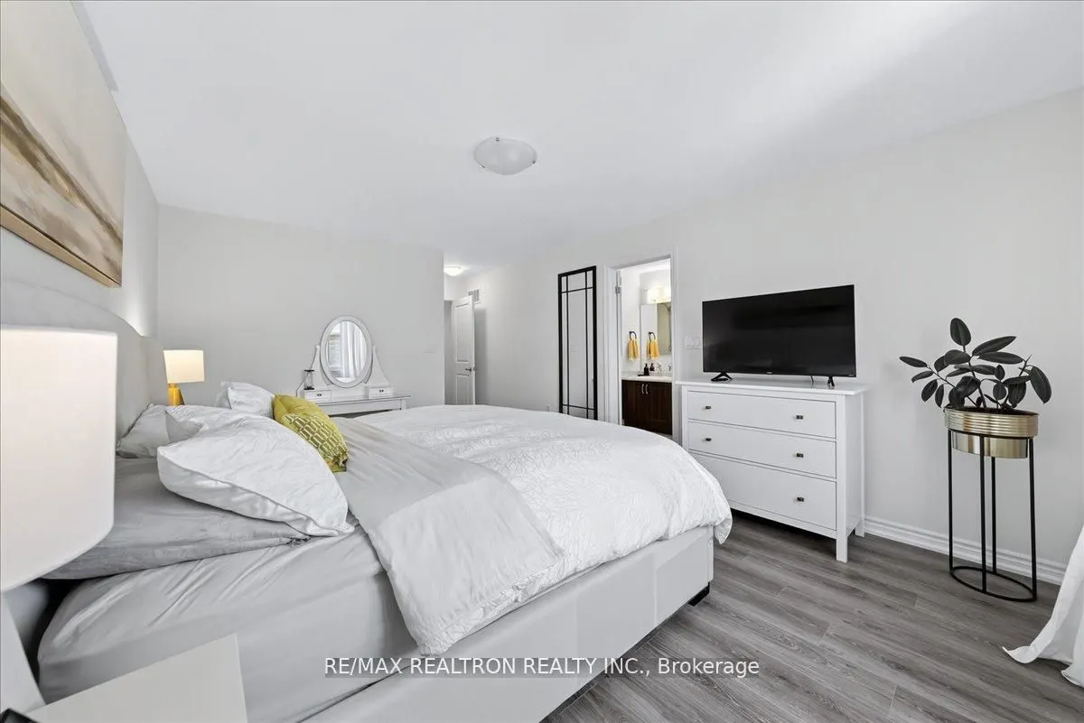 84 Ferragine Crescent