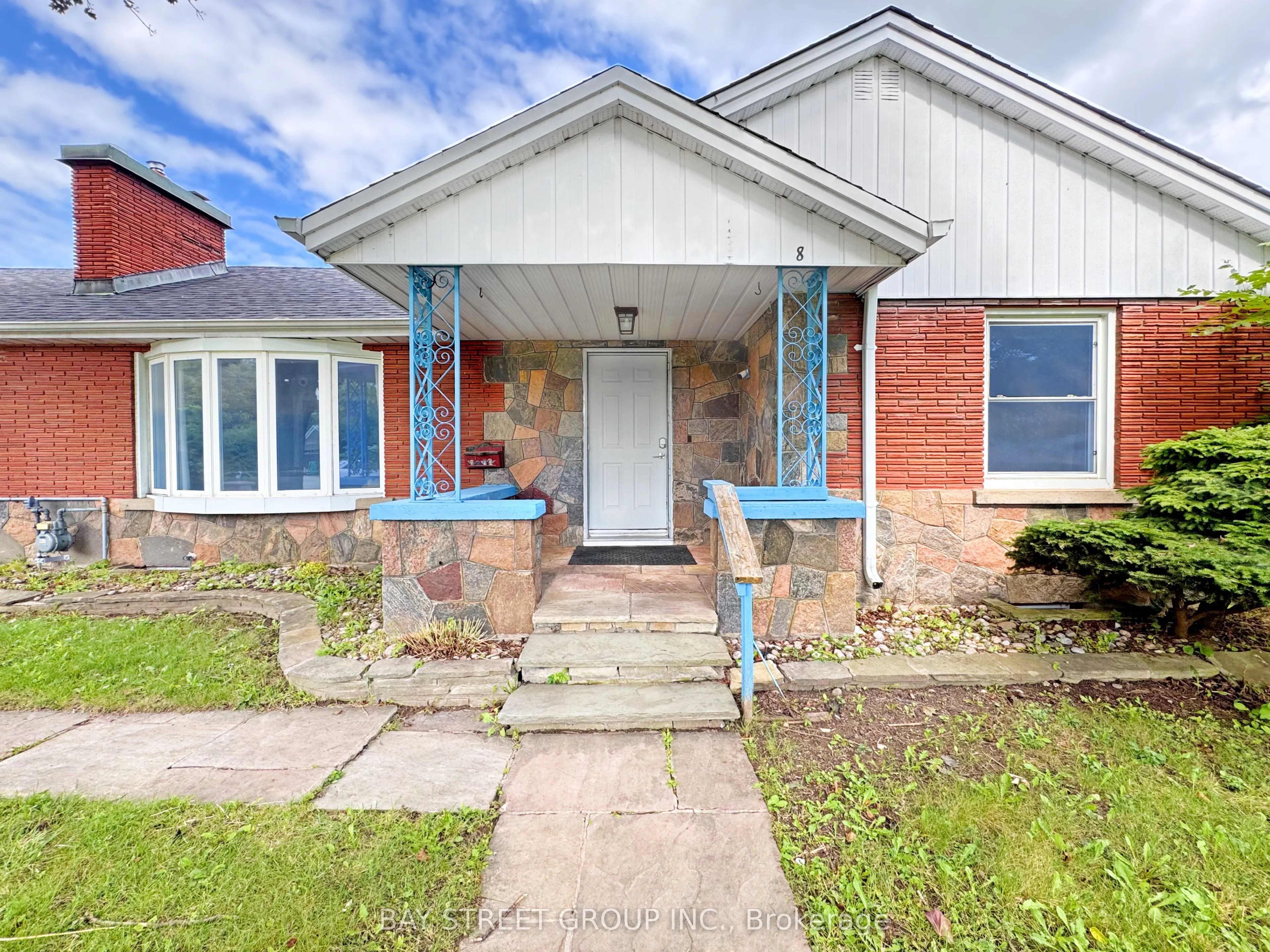 8 Middle Street, #Main Floor