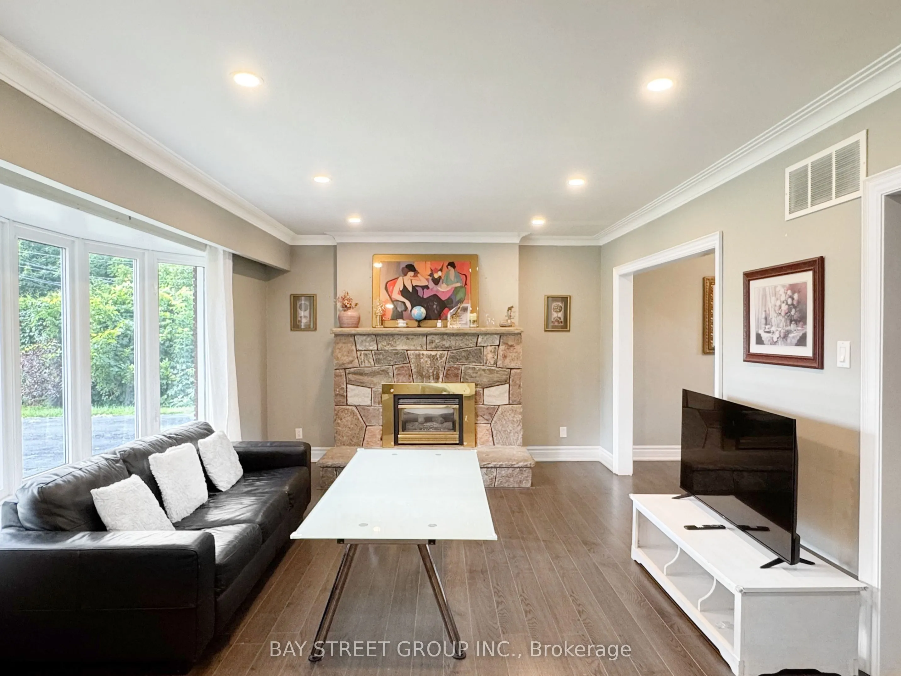 8 Middle Street, #Main Floor