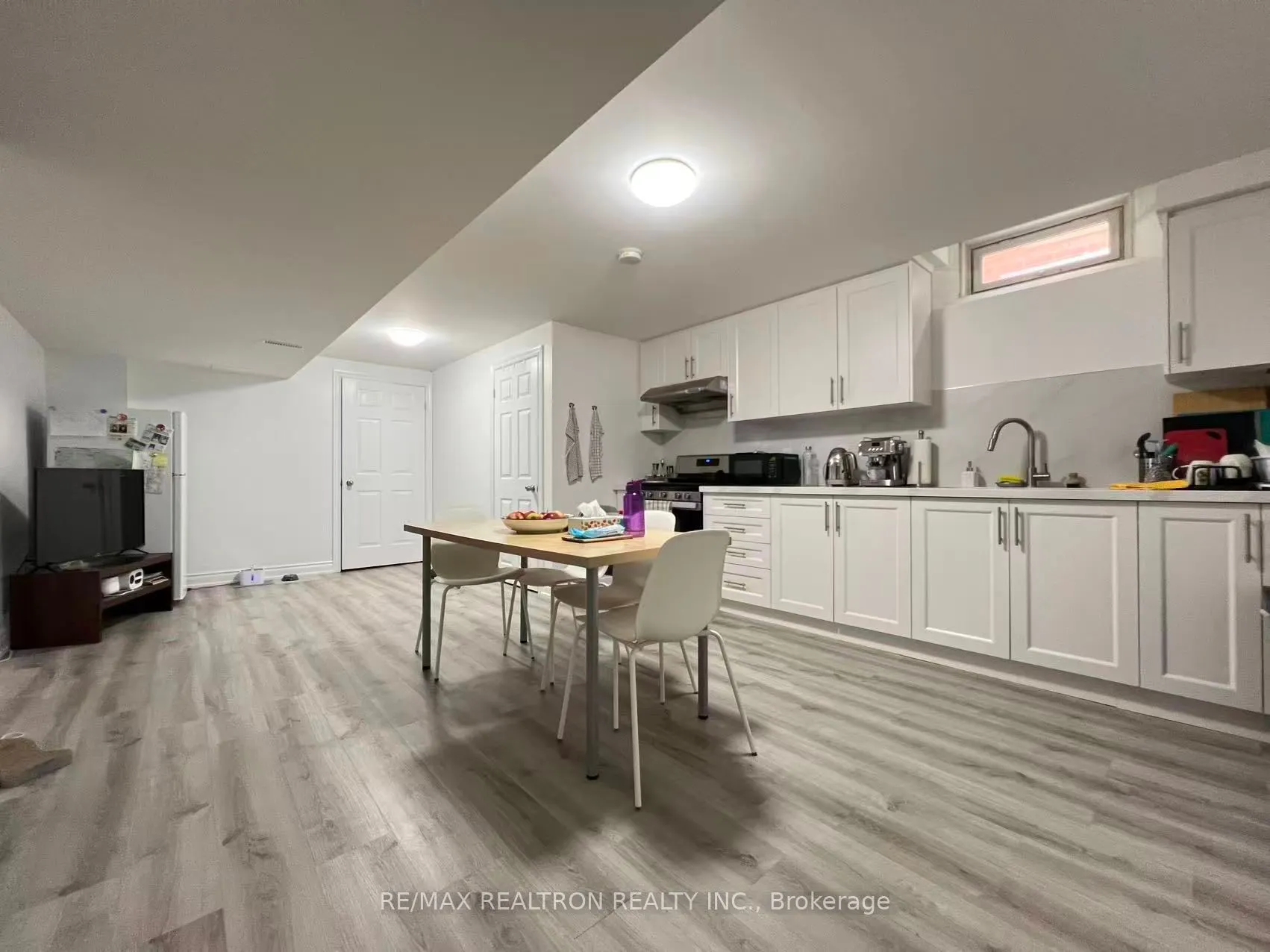 8 Queen Isabella Crescent, #Lower