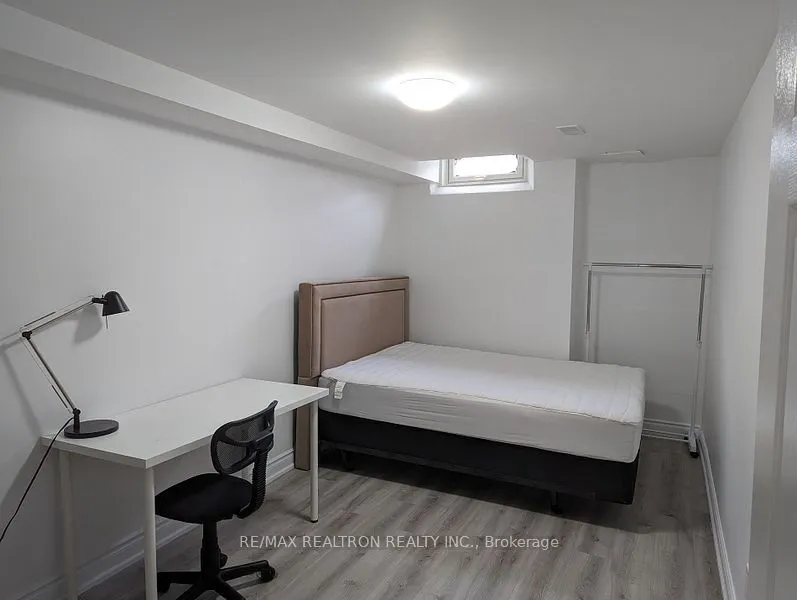 8 Queen Isabella Crescent, #Lower