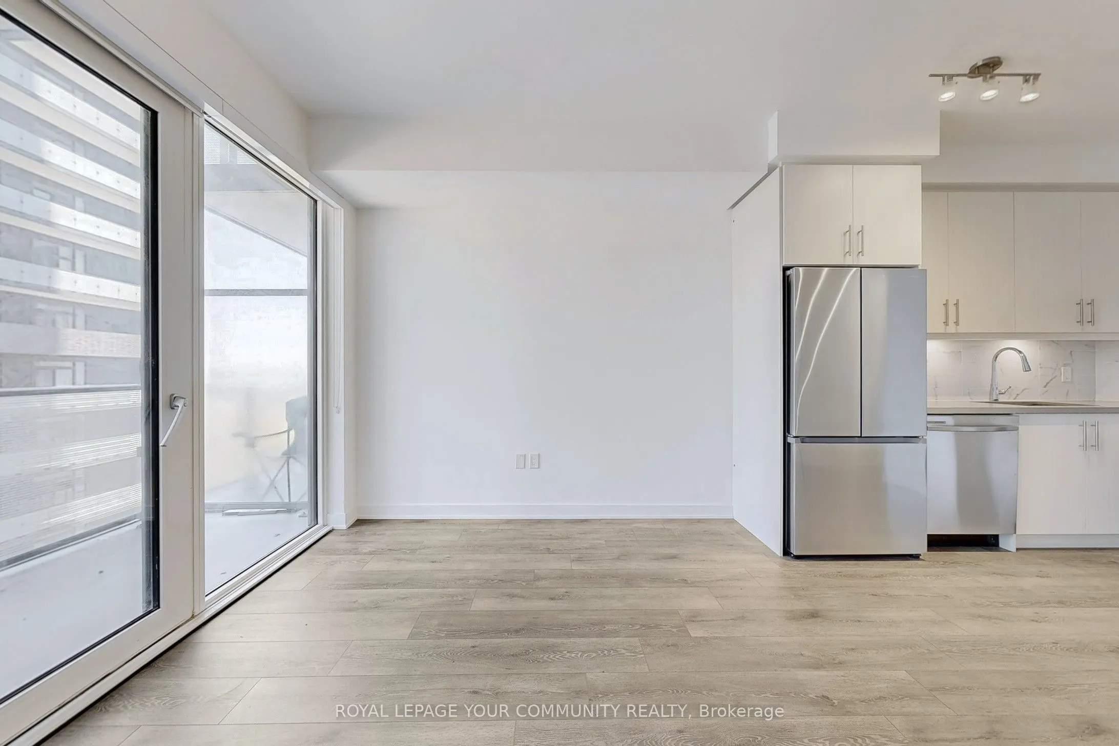 105 oneida Crescent, #704