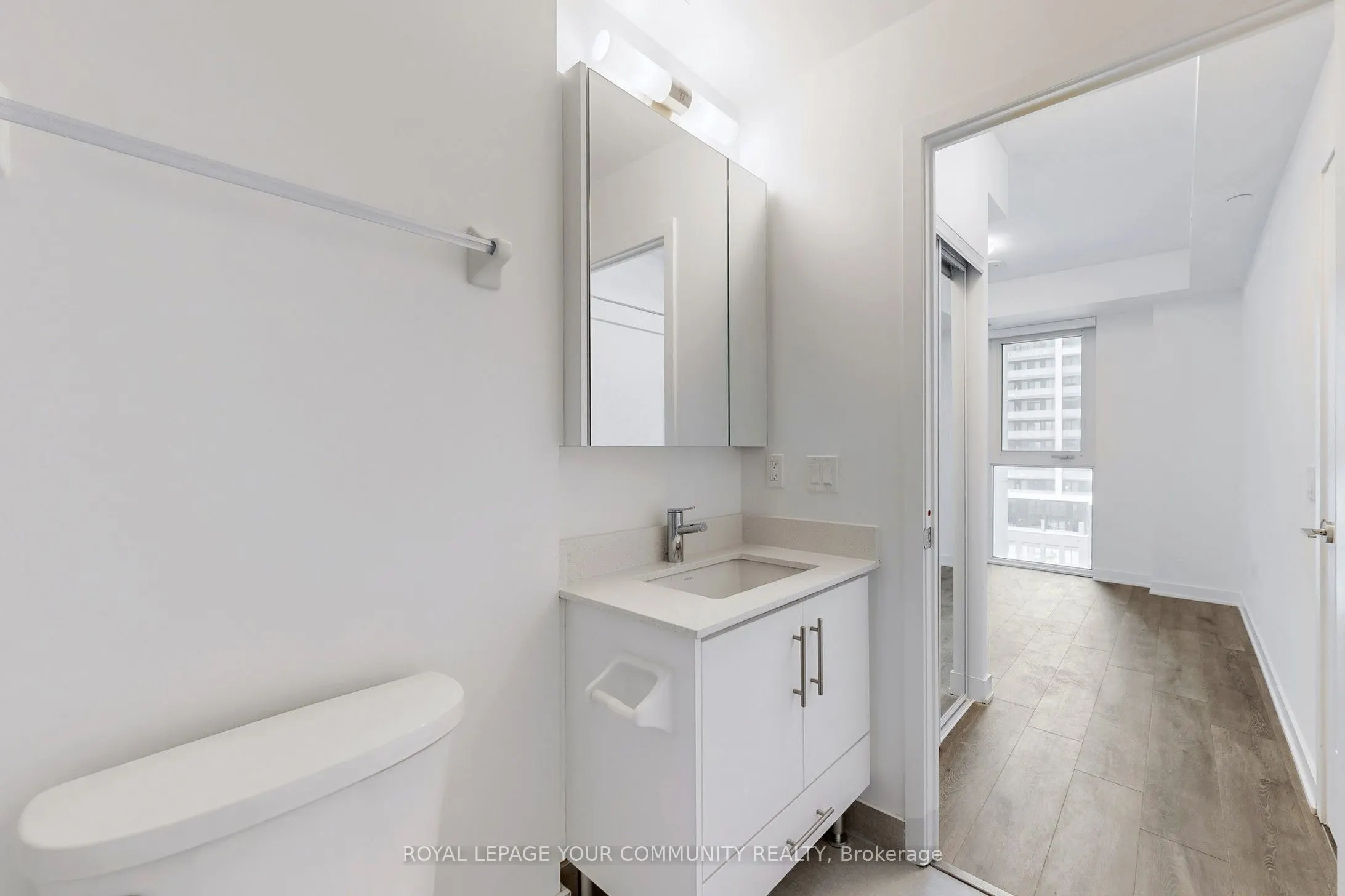 105 oneida Crescent, #704