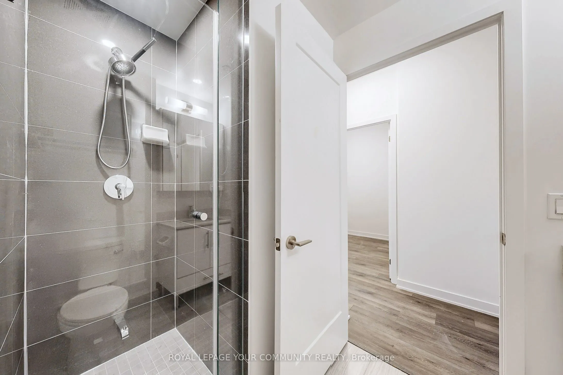 105 oneida Crescent, #704