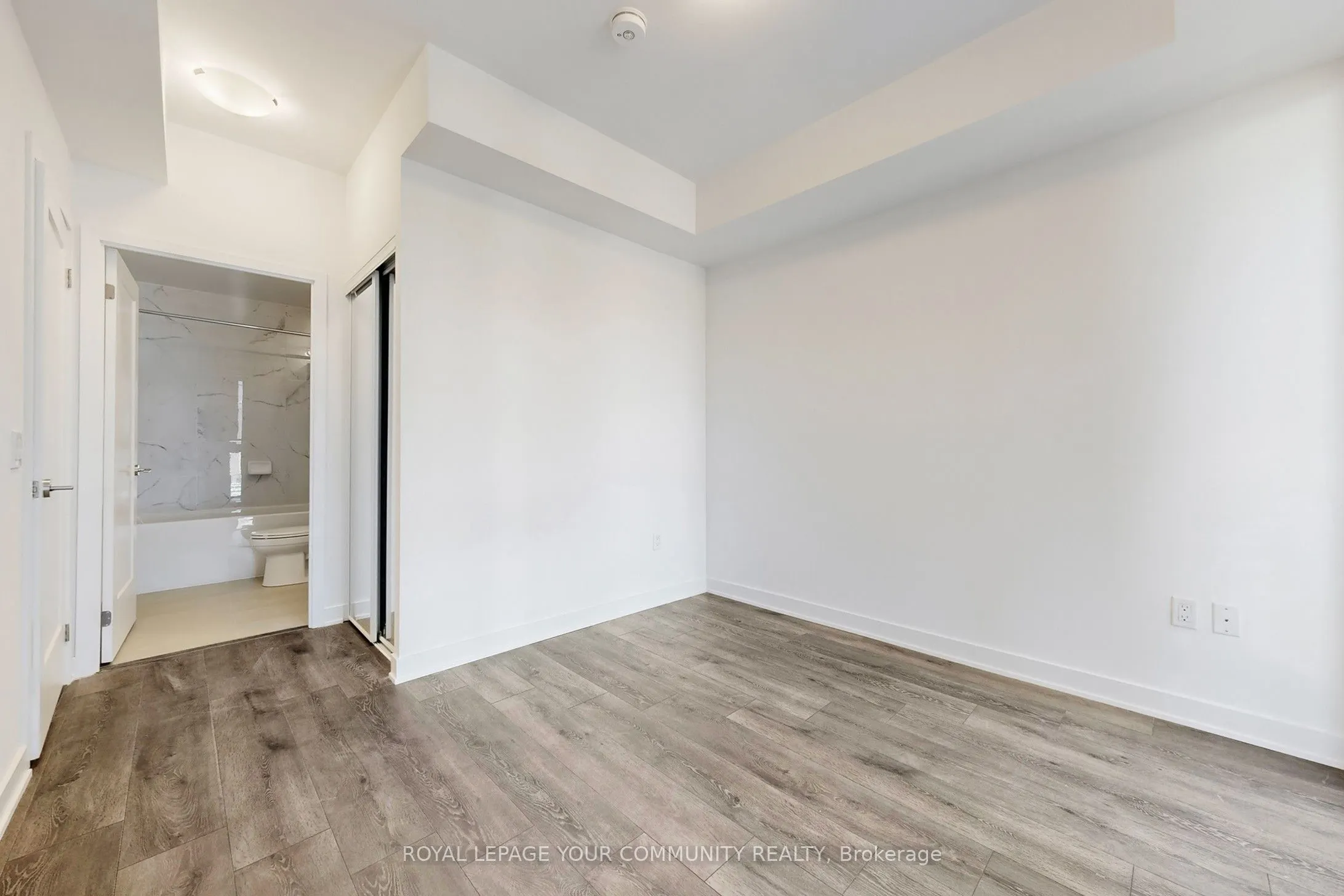 105 oneida Crescent, #704