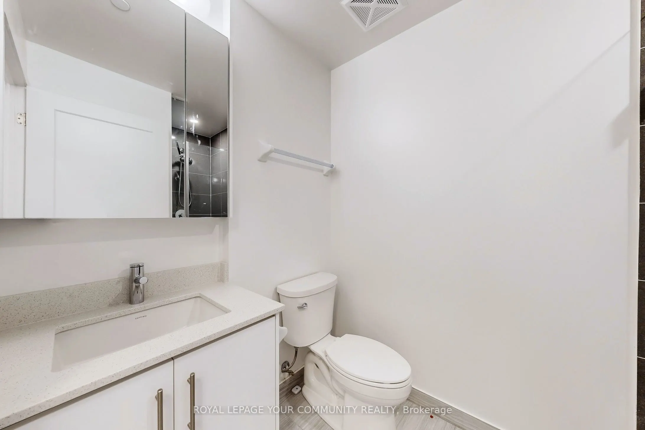 105 oneida Crescent, #704
