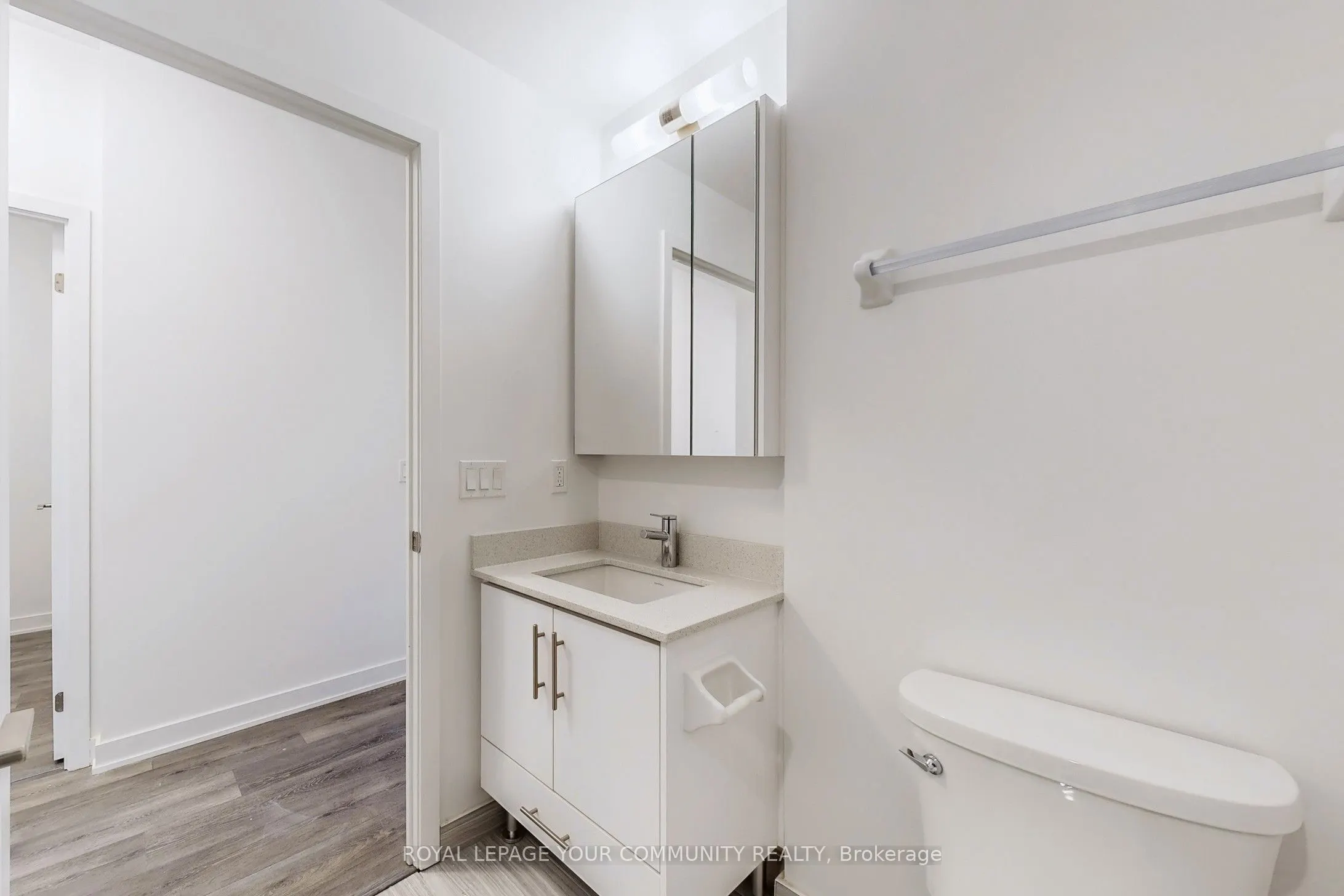 105 oneida Crescent, #704