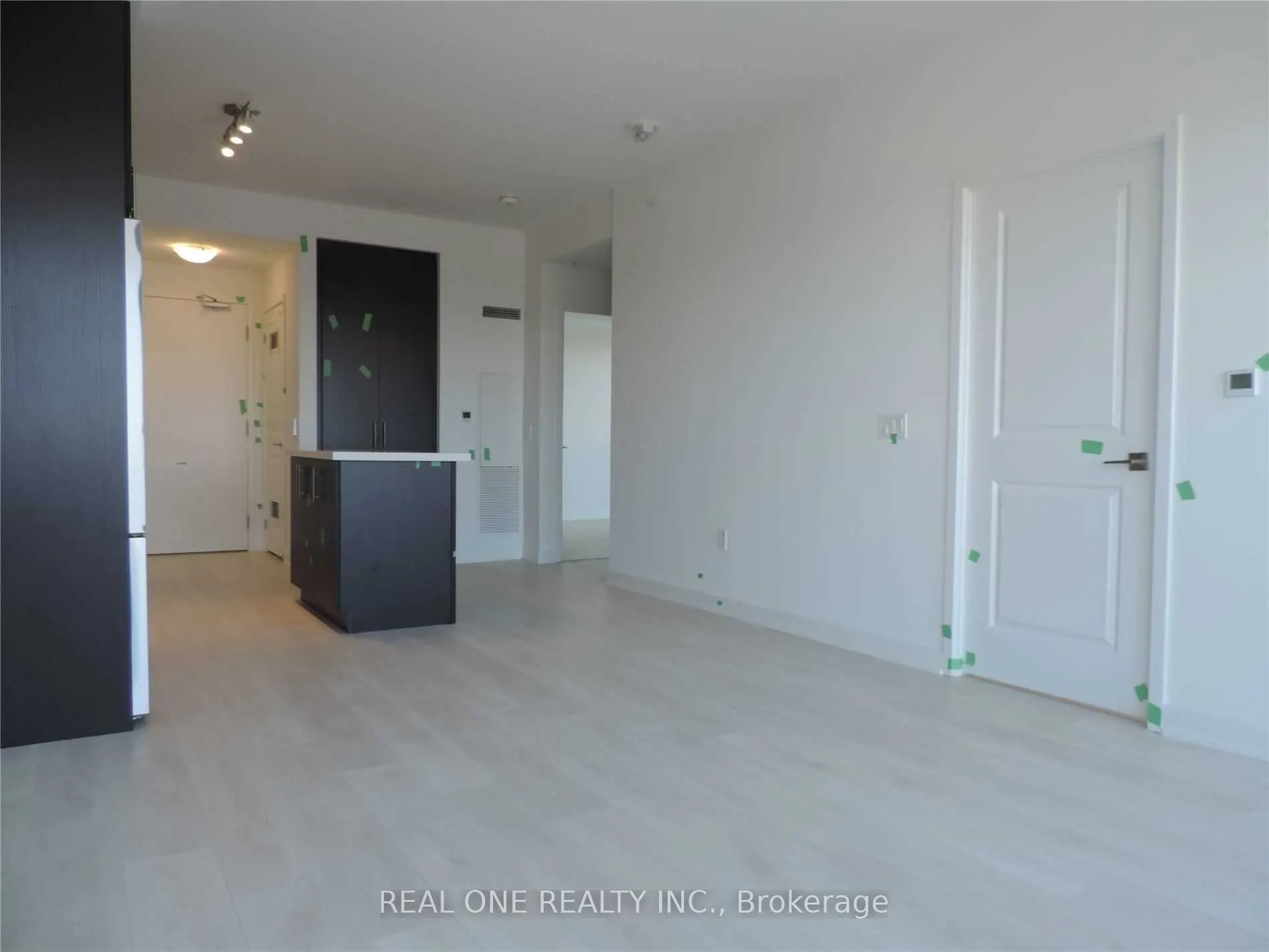 85 Oneida Crescent, #1015
