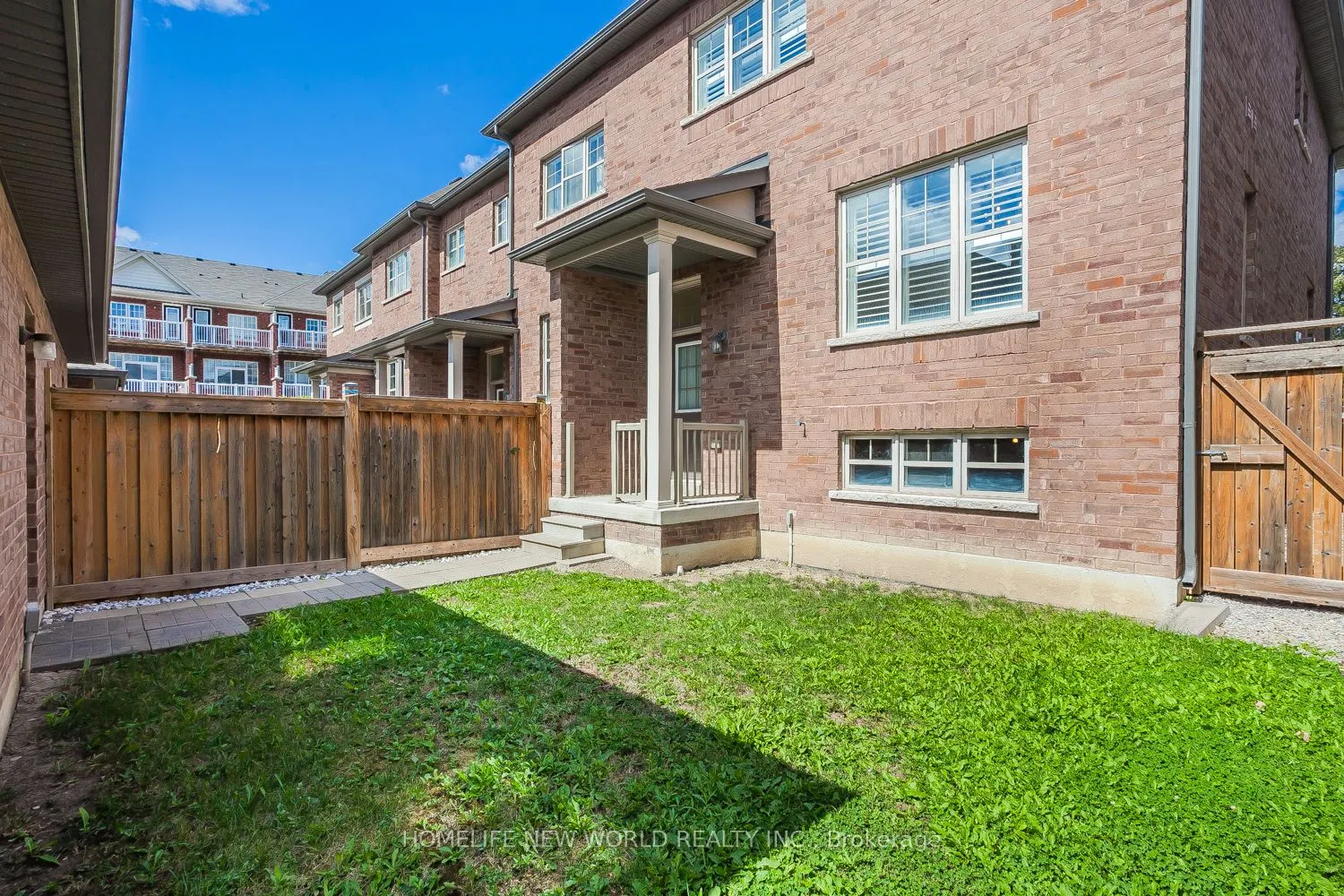 39 Cherna Avenue S