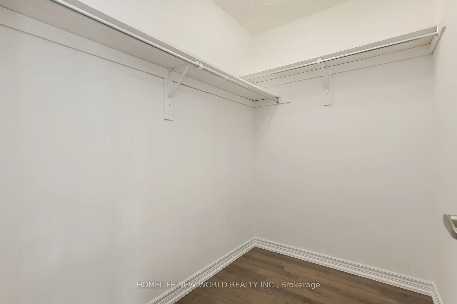 39 Cherna Avenue S