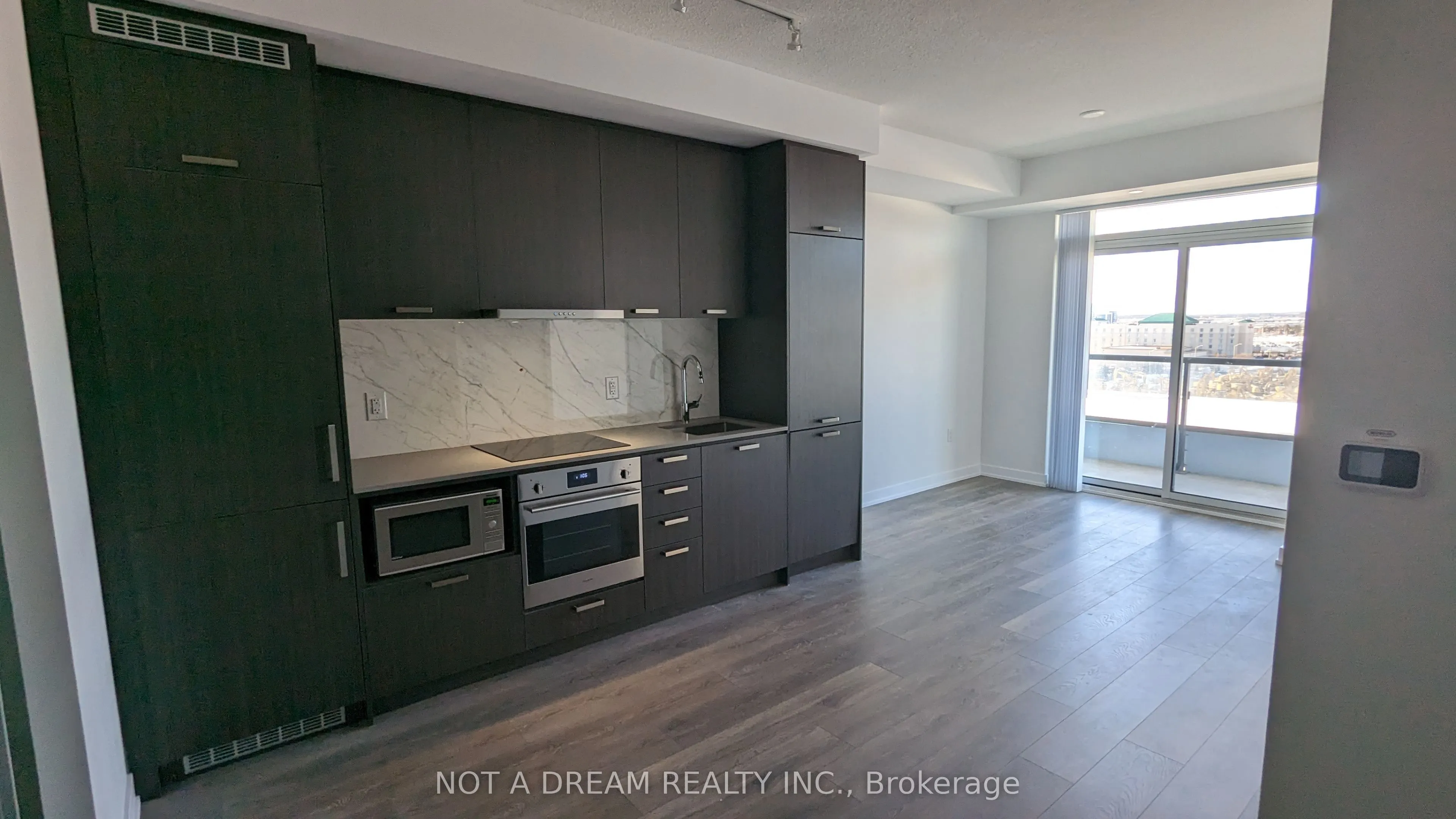 38 Honeycrisp Crescent, #820