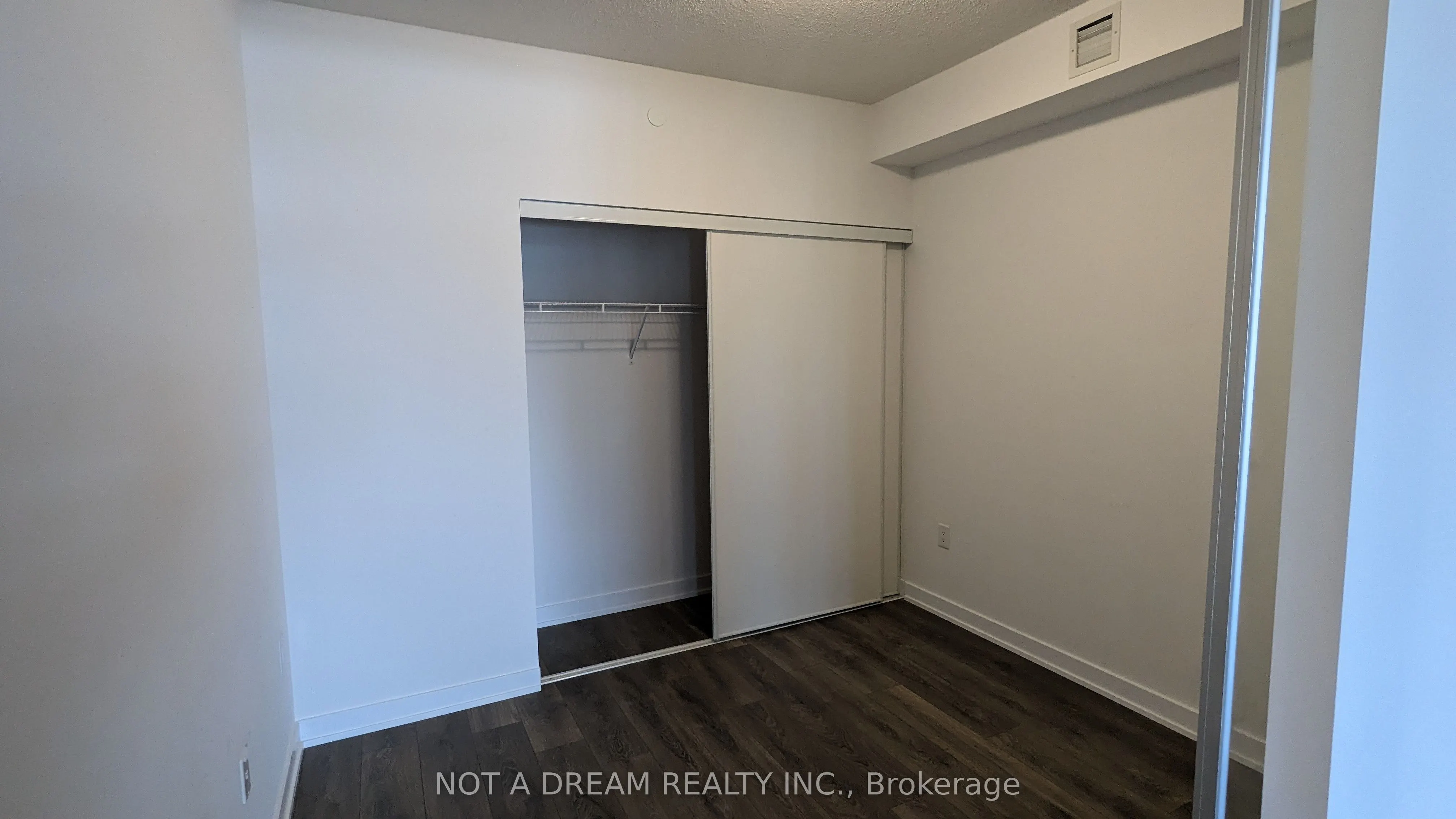 38 Honeycrisp Crescent, #820