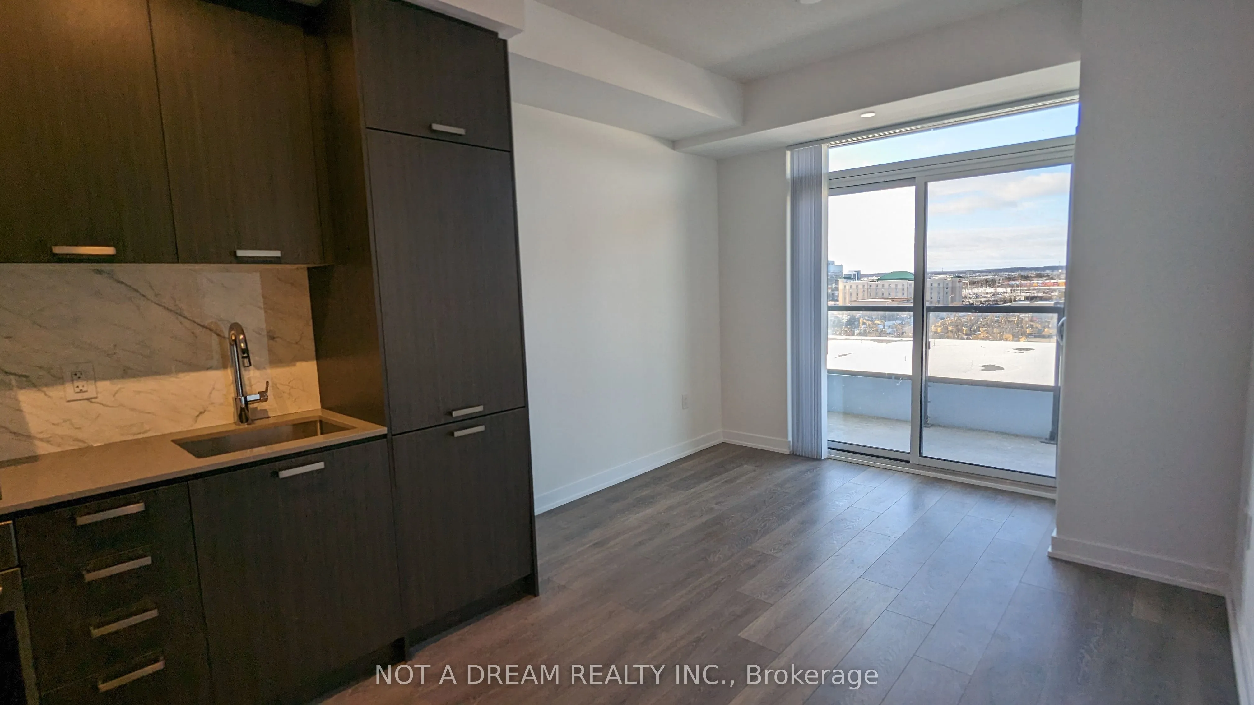 38 Honeycrisp Crescent, #820