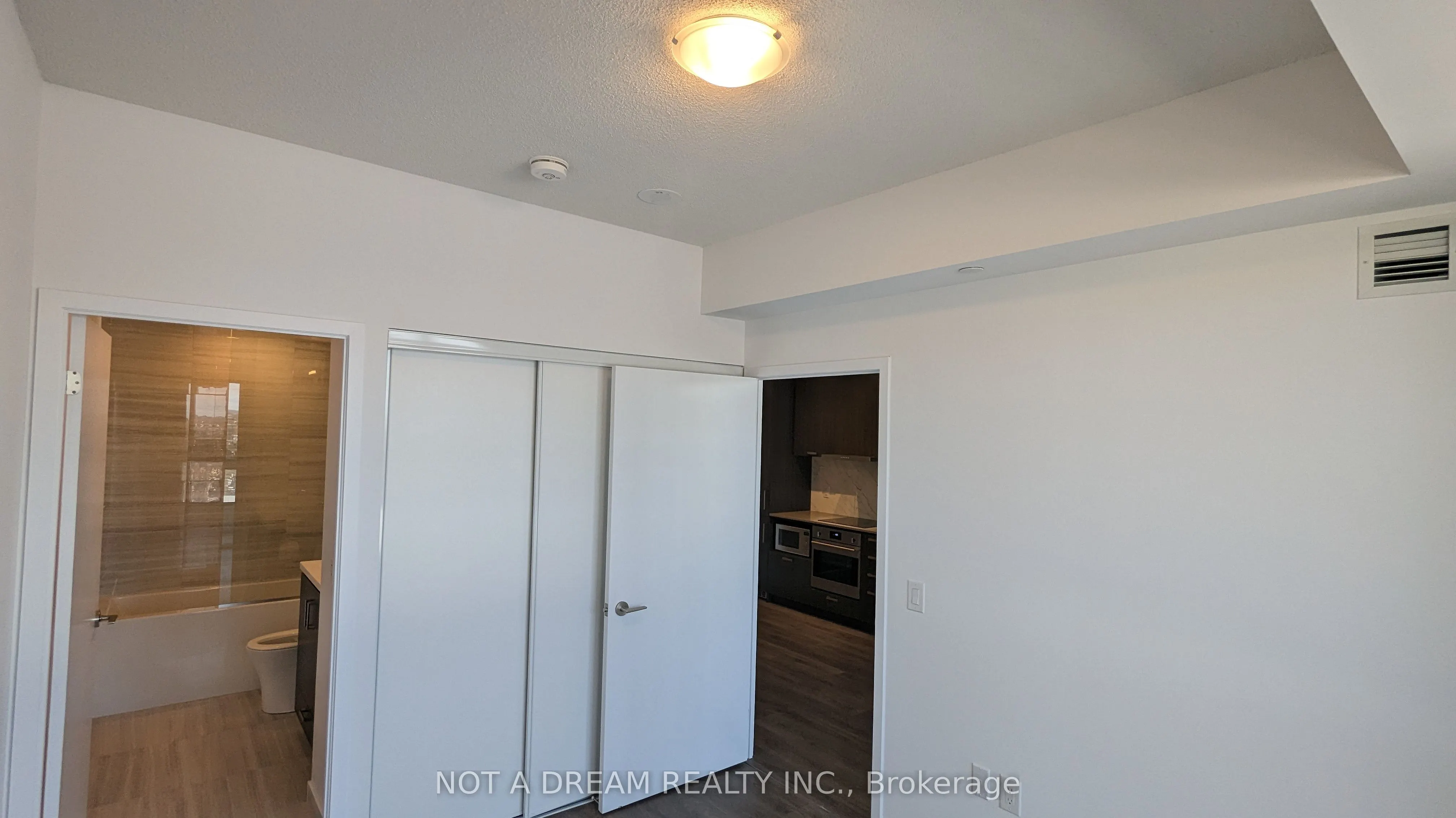 38 Honeycrisp Crescent, #820