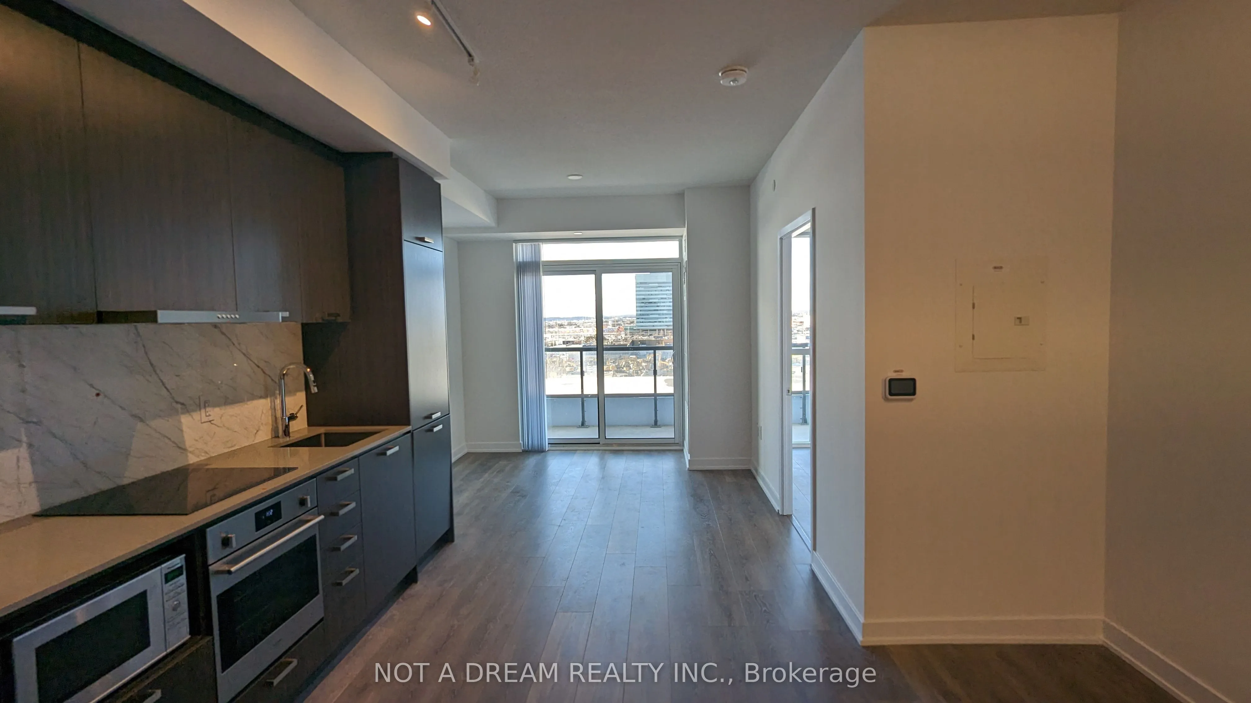 38 Honeycrisp Crescent, #820