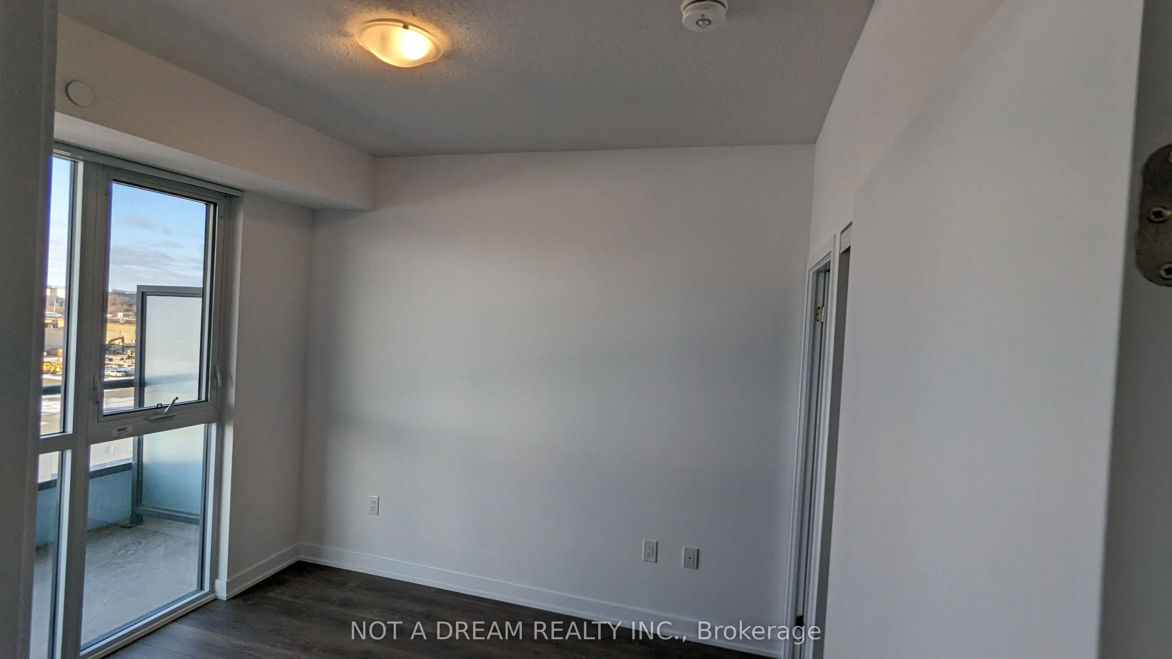 38 Honeycrisp Crescent, #820