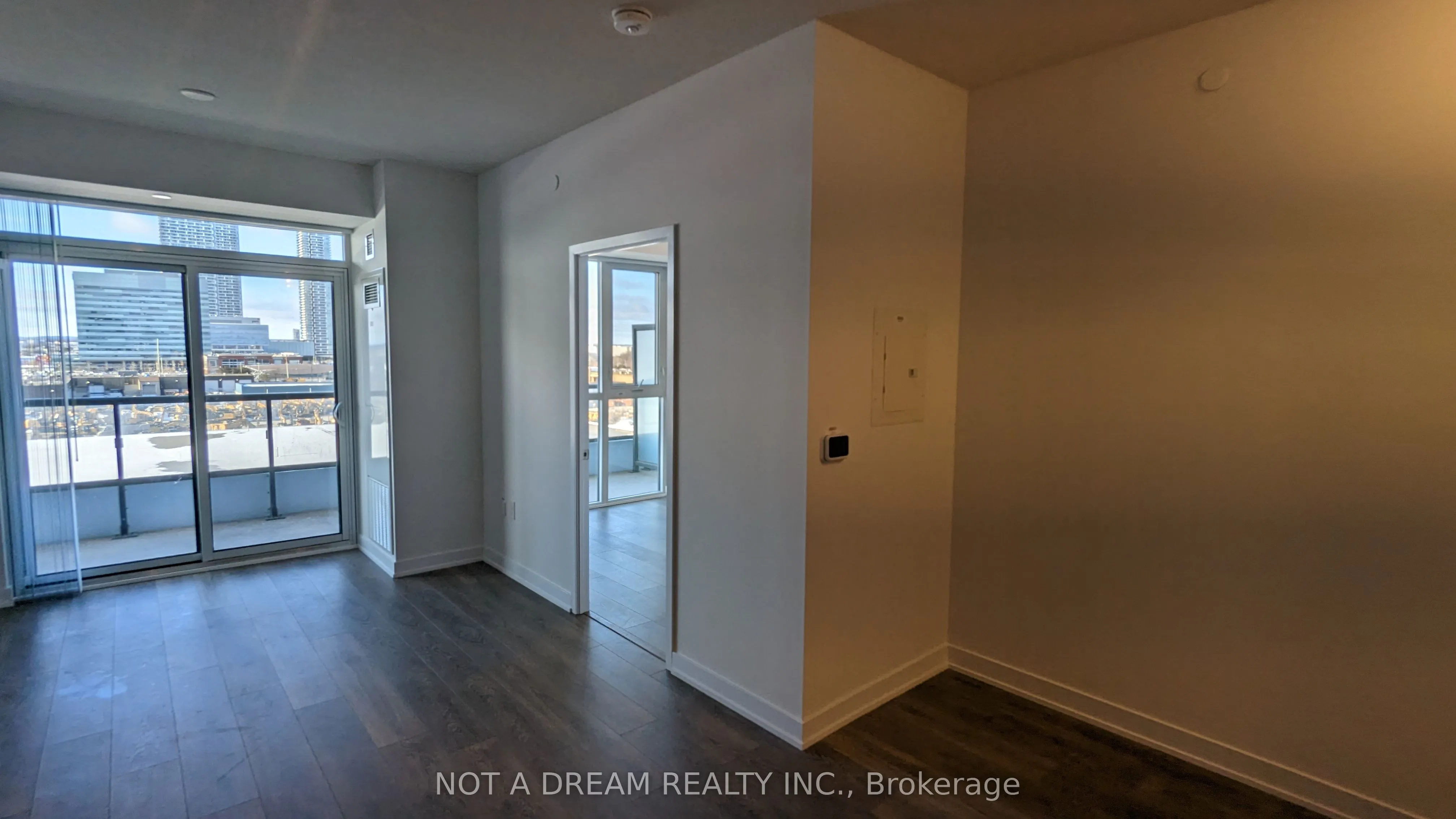 38 Honeycrisp Crescent, #820