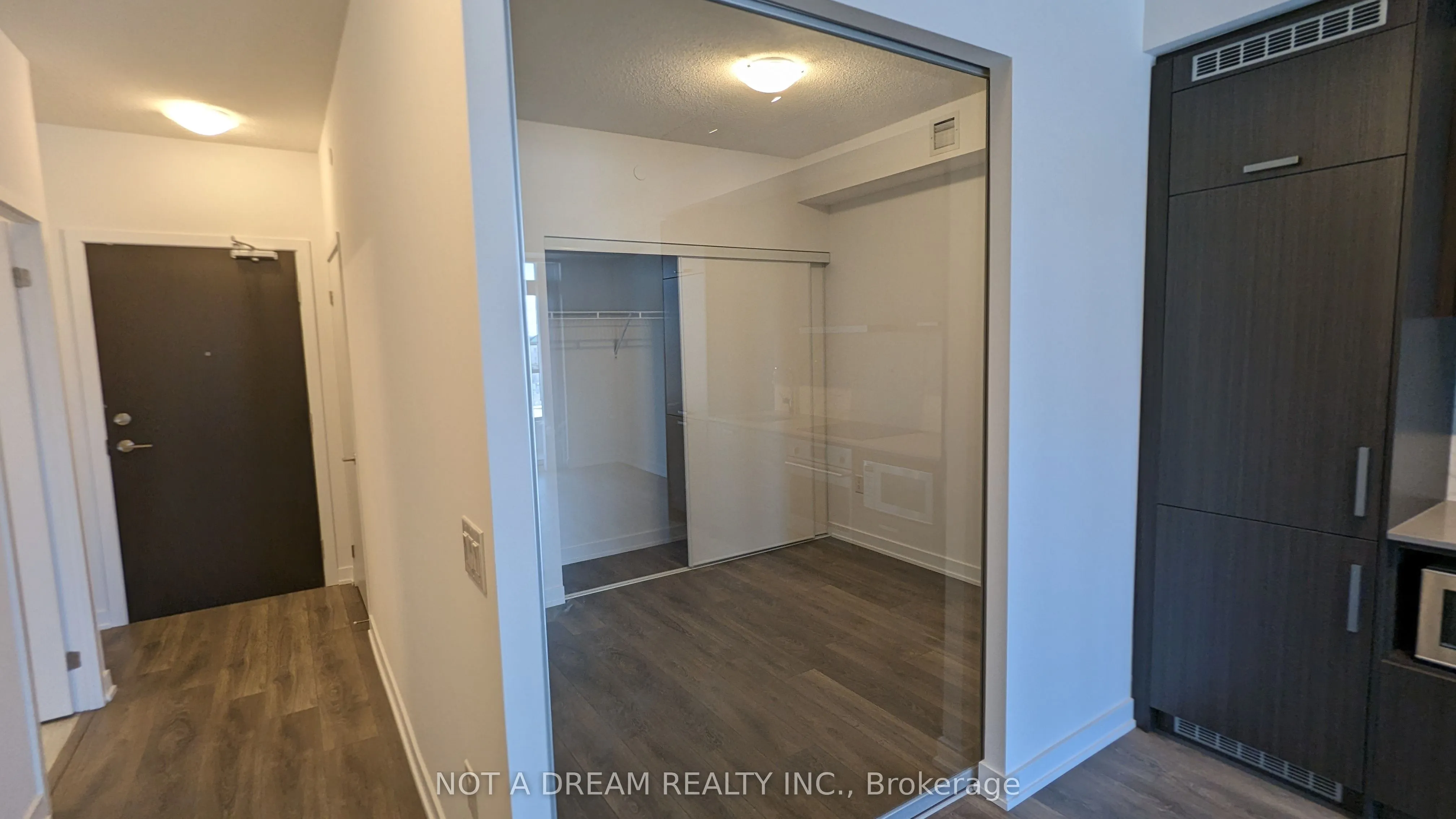 38 Honeycrisp Crescent, #820
