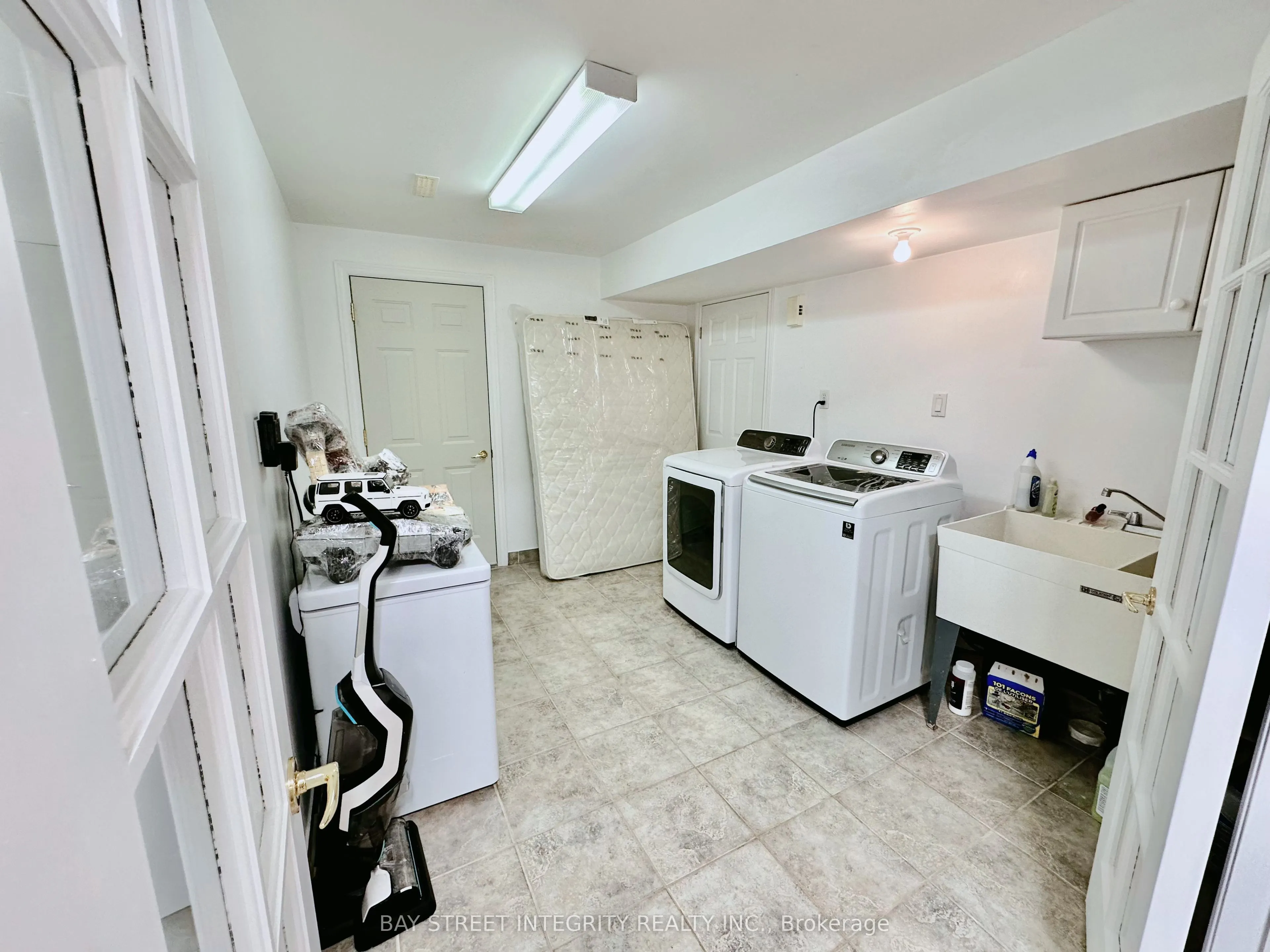 32 Sail Crescent