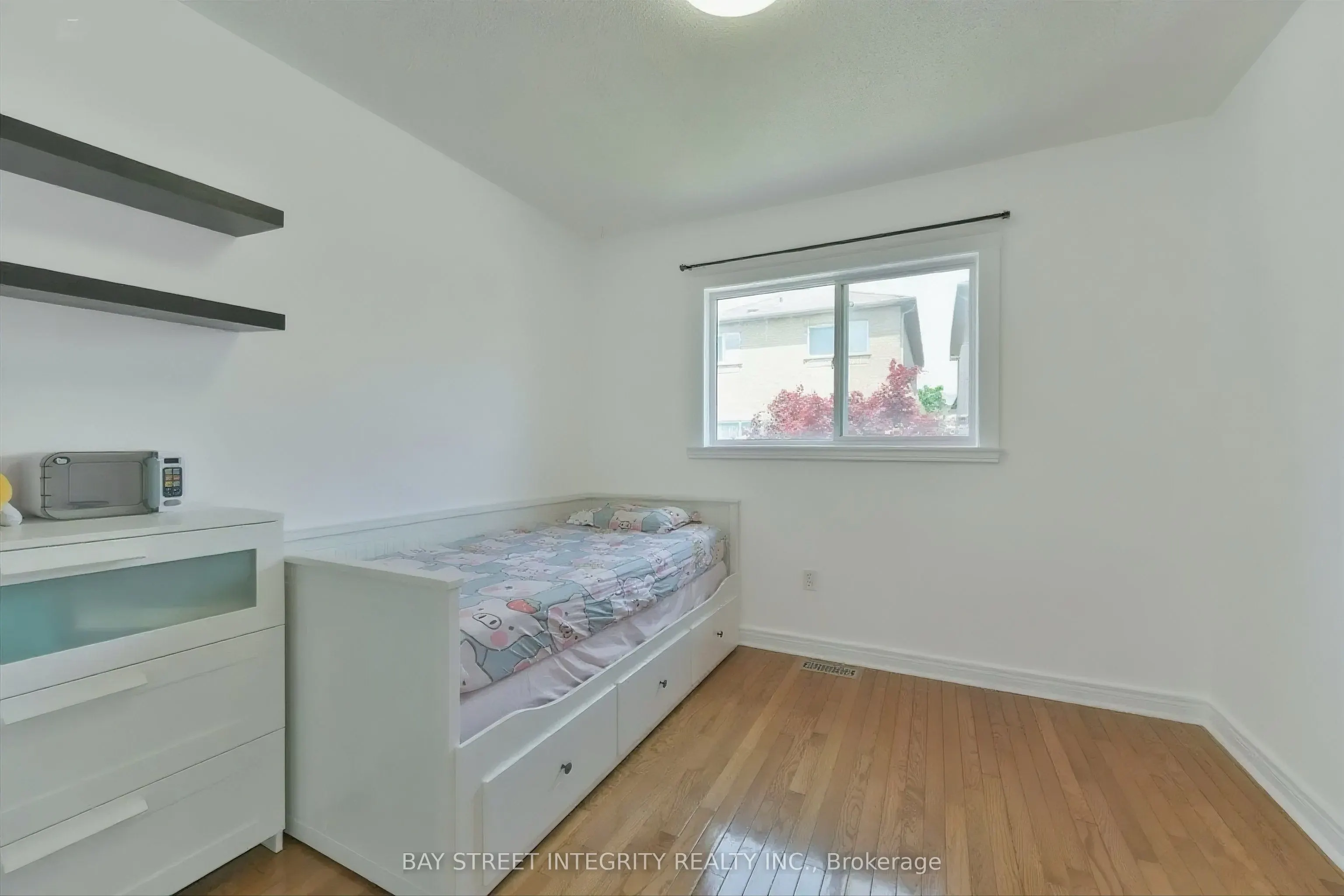 32 Sail Crescent