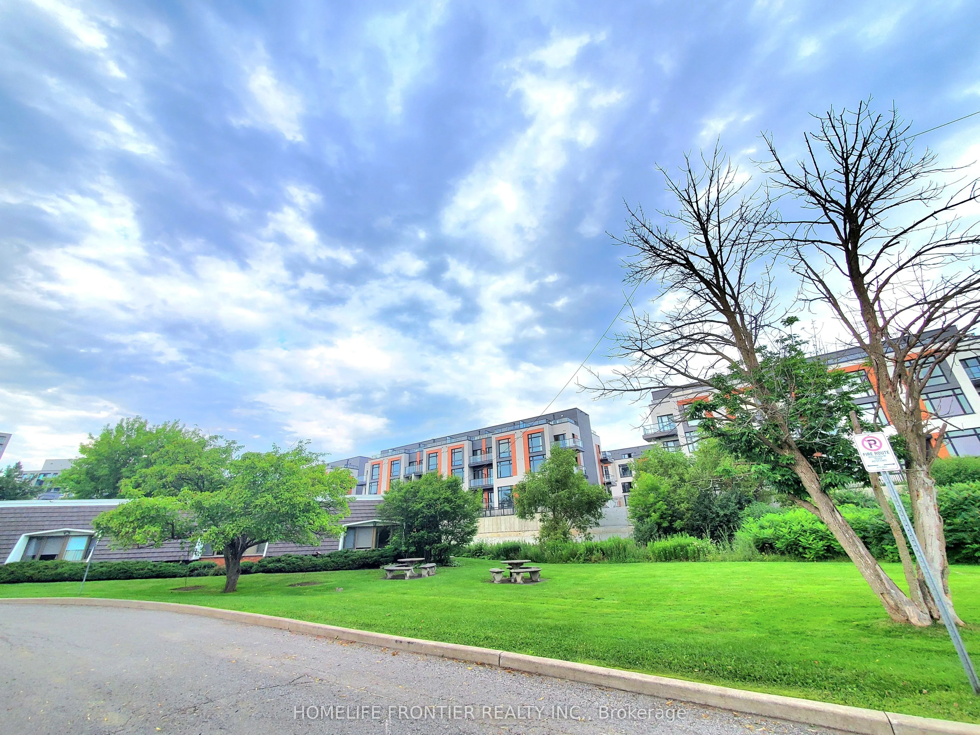 8 Steckley House Lane, #219